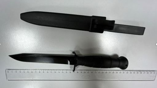 Das Kampfmesser wurde sichergestellt.