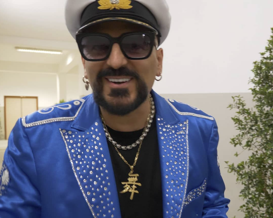 Gigi D'Agostino hat Probleme mit Veranstaltern.