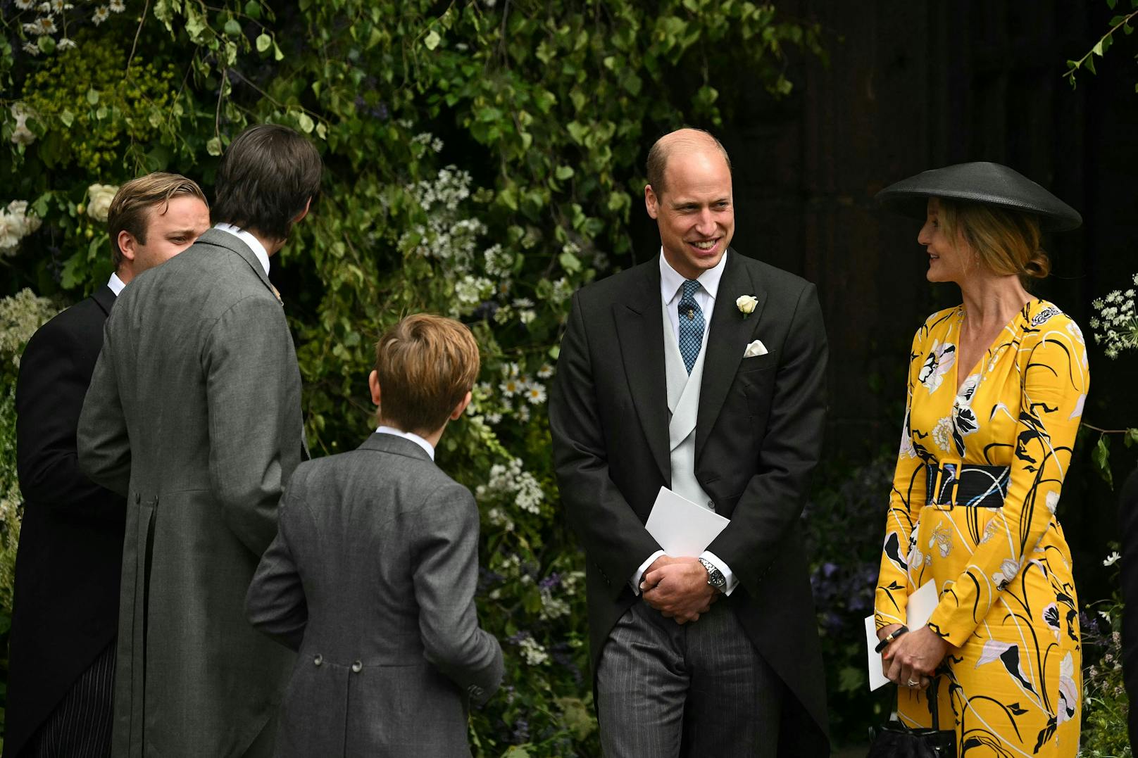 Nach der Trauung unterhielt sich Prinz William mit einigen Gästen.