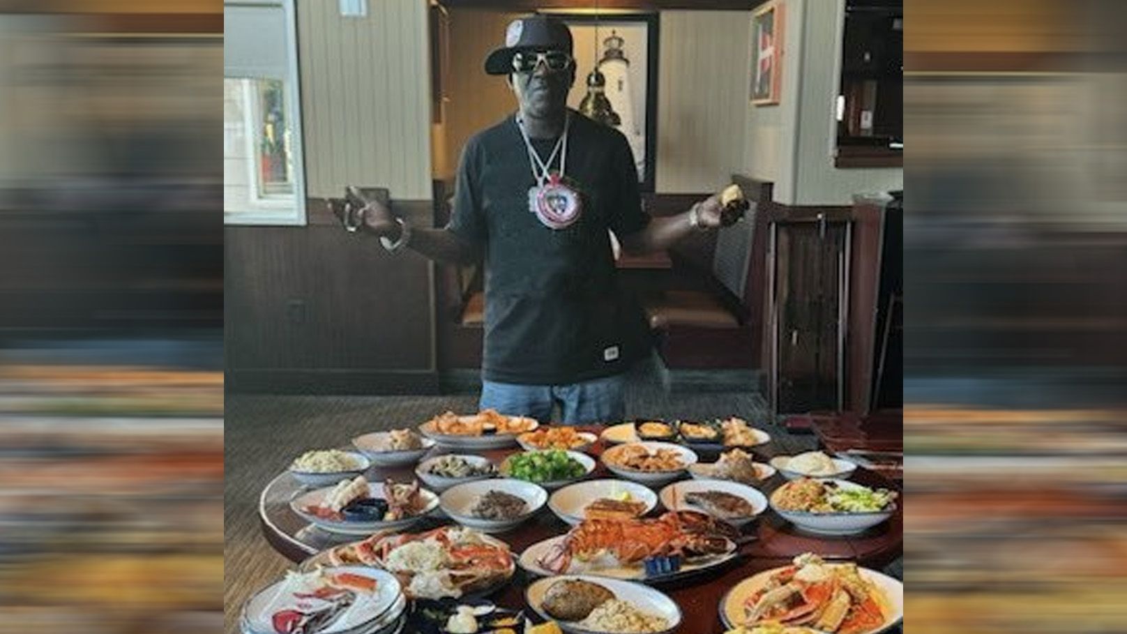 Rapper Flavor Flav möchte einem US-Restaurant unter die Arme greifen.