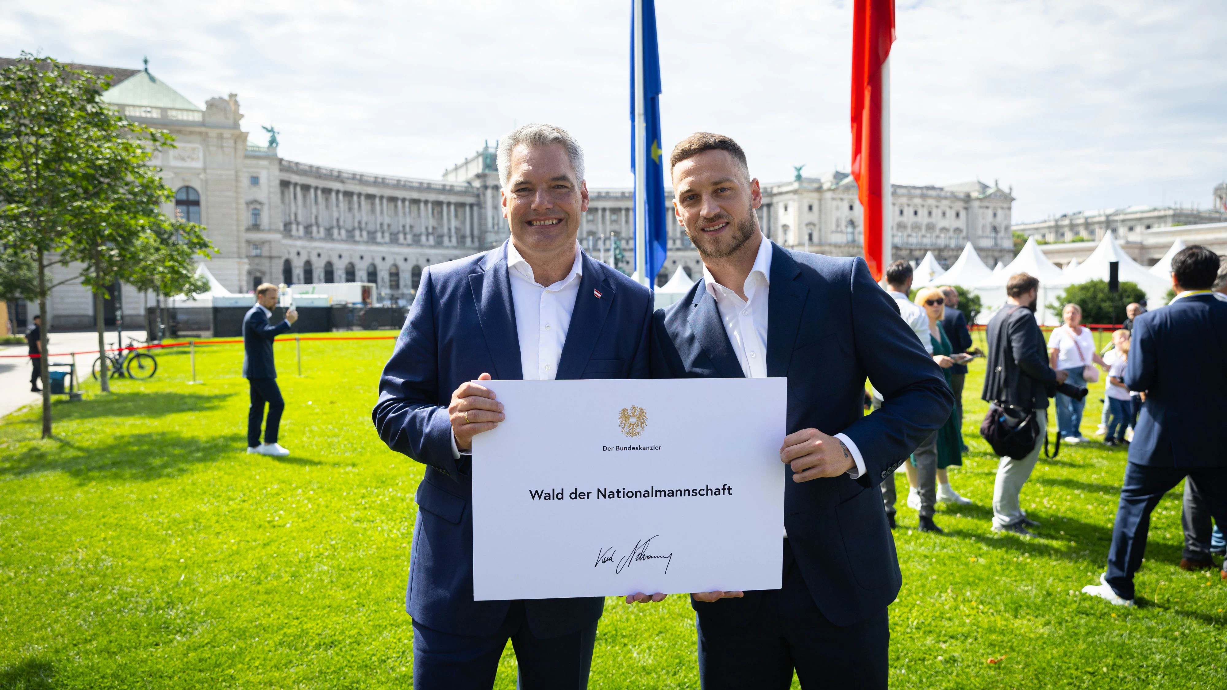Symbolisches Geschenk für die Nationalmannschaft: ein Wald im Augarten in Wien.