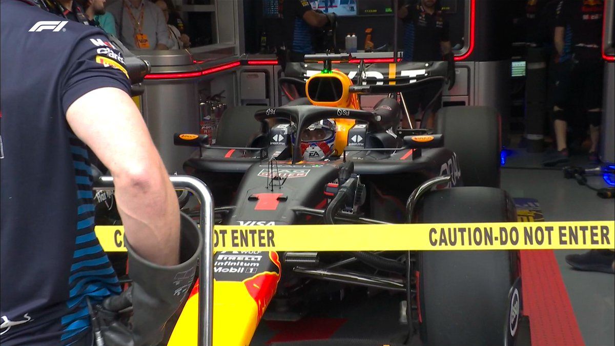 Der Bolide von Red-Bull-Star Max Verstappen in der Boxengasse. 