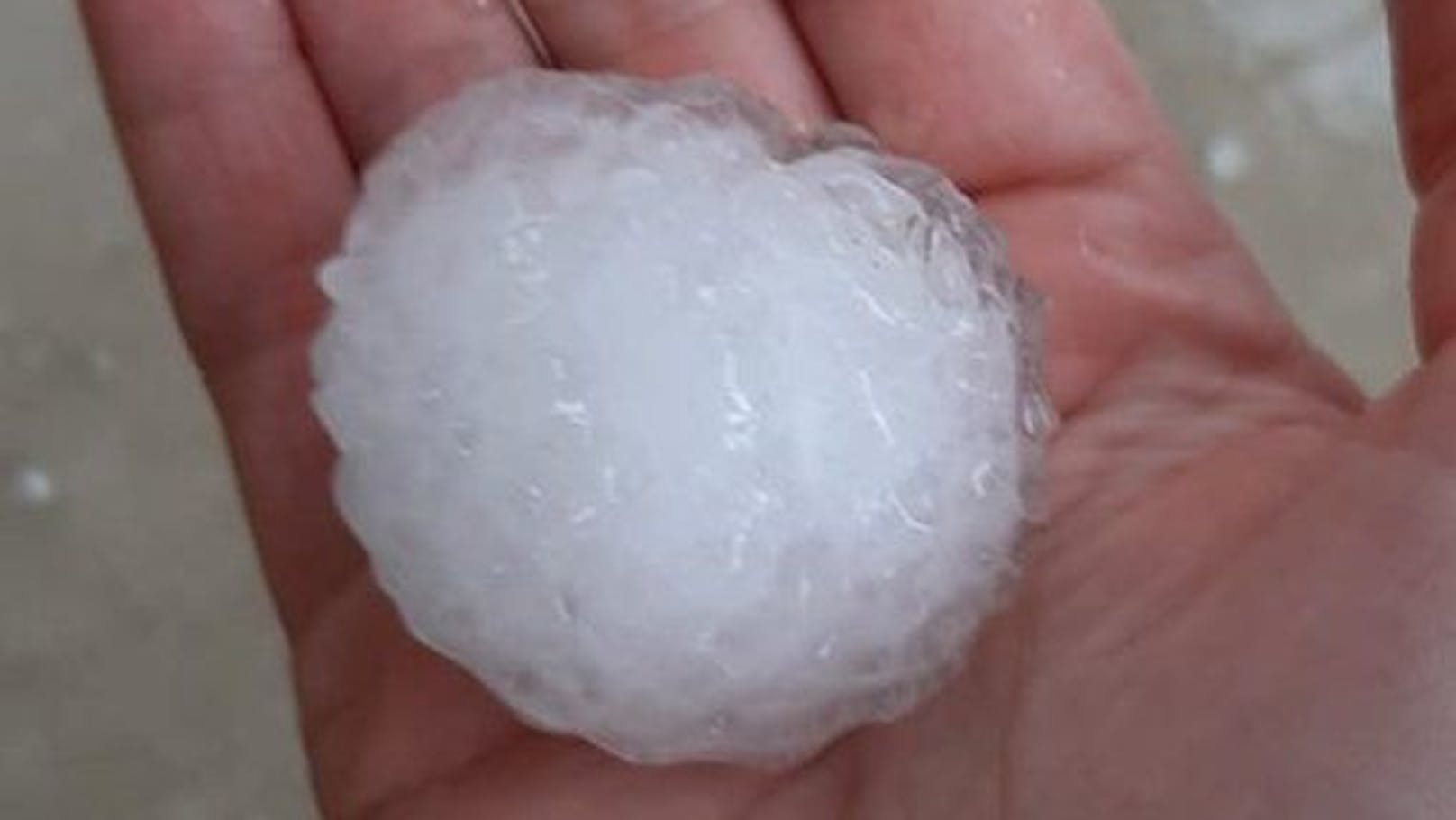 Der Hagel in Gleinstätten erreichte heftige Größe.