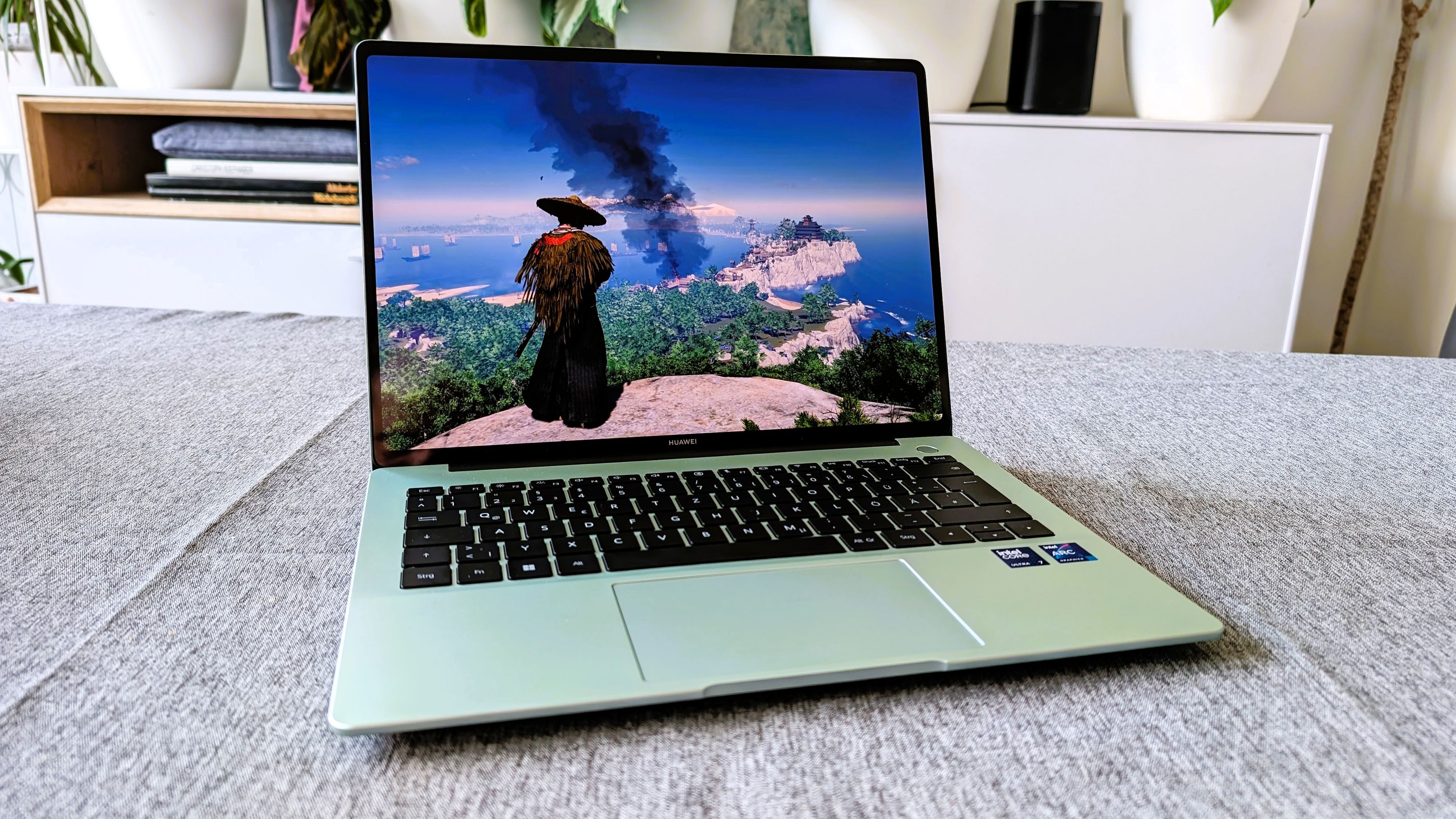 Huawei MateBook 14 im Test – das OLED-Display macht eine hervorragende Figur, egal bei welcher Tätigkeit.