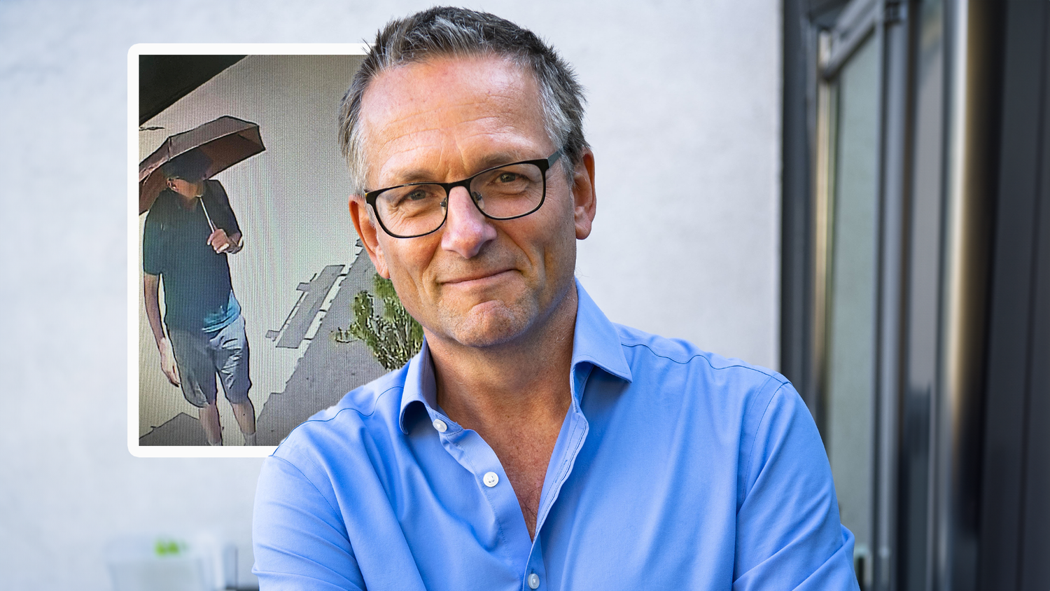 Michael Mosley ist auf Überwachungskameras zu sehen, wie er mit einem Regenschirm in der Hand durch das Dorf Pedi spaziert.