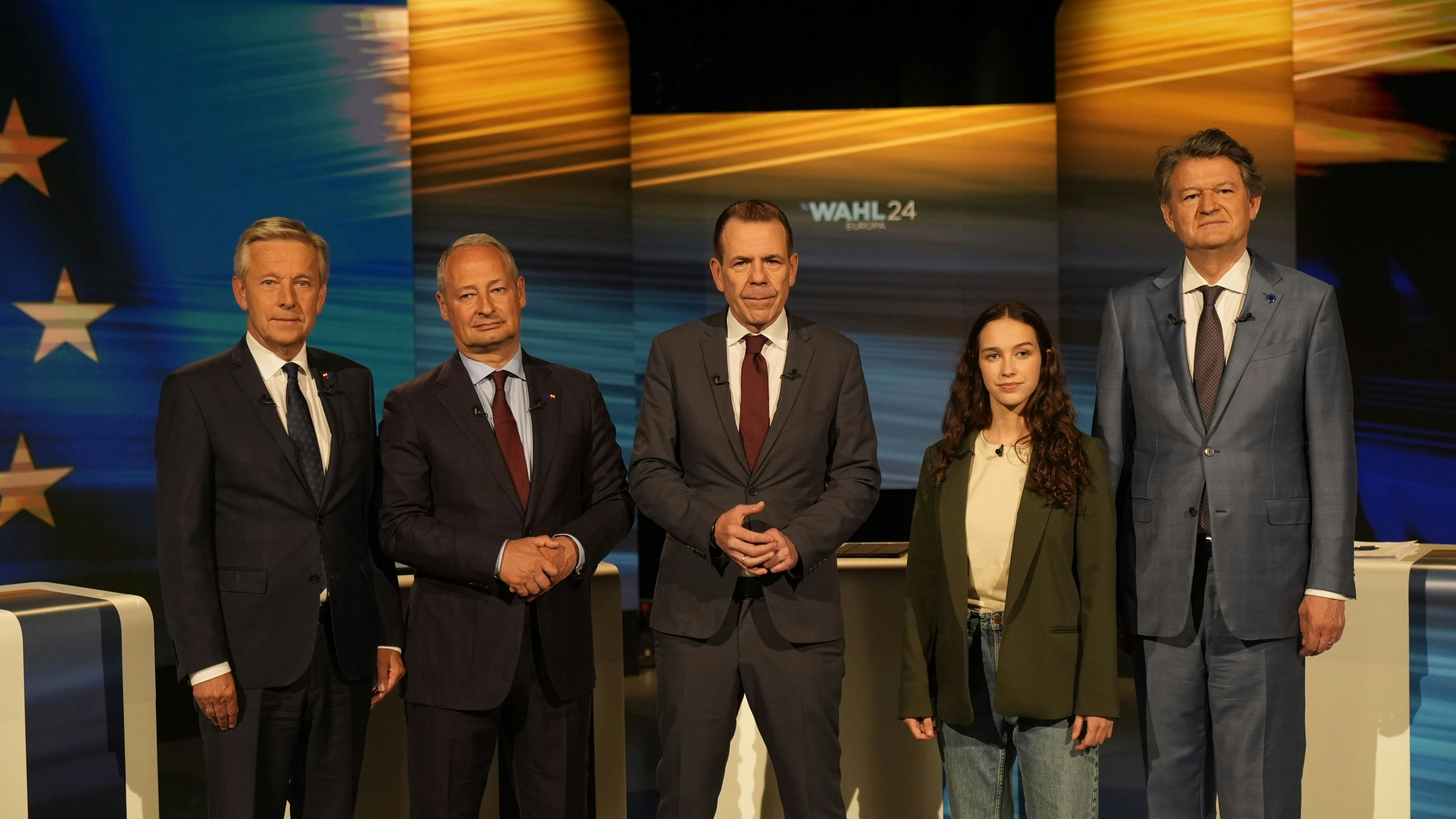 FPÖ-Kandidat Harald Vilimsky (Mitte) führte sämtliche Umfragen an.