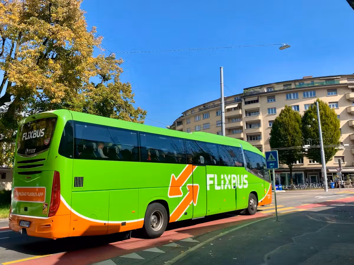 Zwei Flixbus-Fahrer haben sich betrunken ans Steuer gesetzt. 