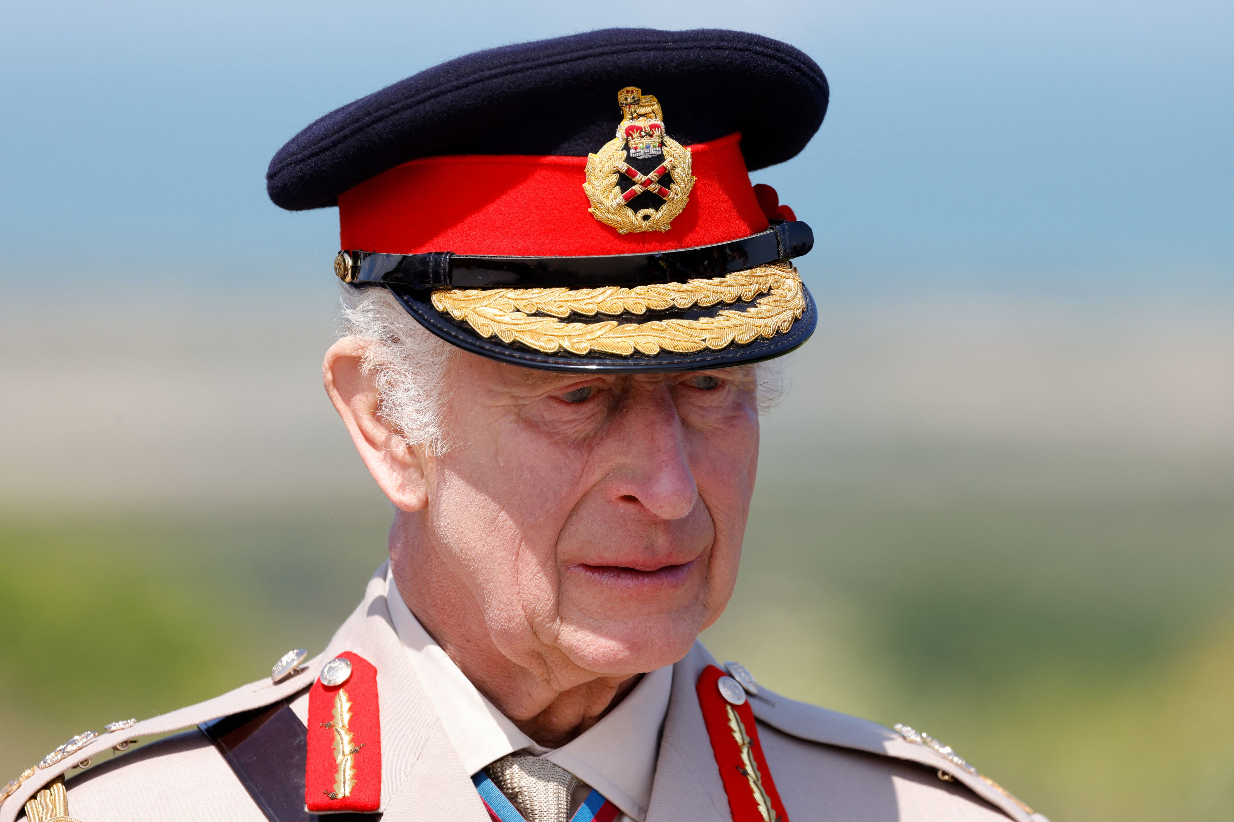 König Charles III. bei der Gedenkveranstaltung des britischen Verteidigungsministeriums und der Royal British Legion anlässlich des 80. Jahrestags der Landung der Alliierten in der Normandie.