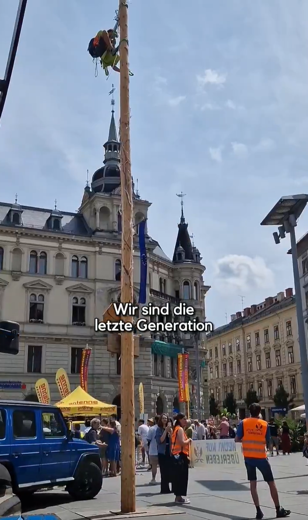 Maibaumkraxeln mit der 
