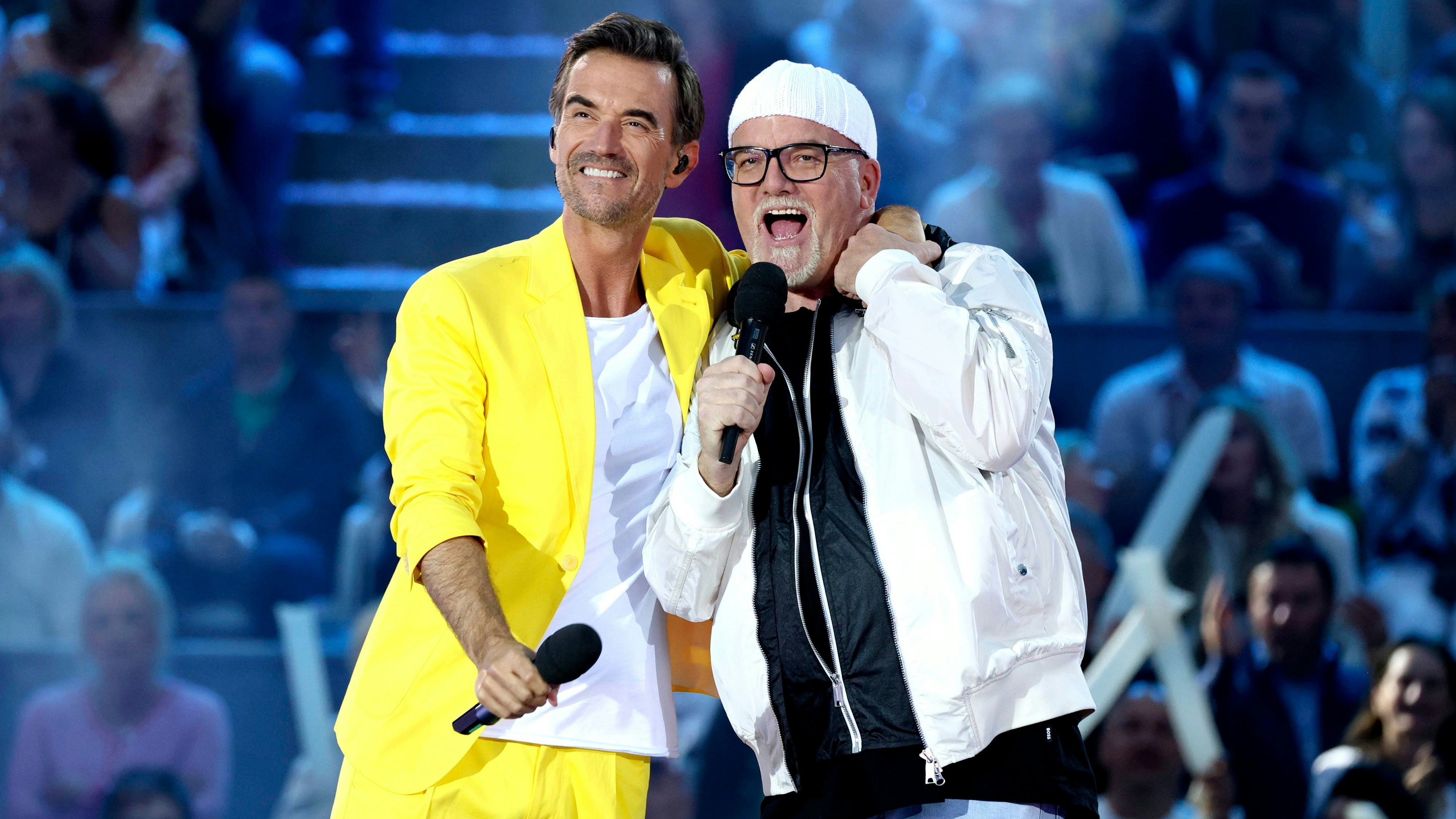 Download von www.picturedesk.com am 08.06.2024 (19:27).  ACT TV-Show 'Schlagerbooom Open Air - Die Stadionshow in Österreich -- Florian Silbereisen und DJ Ötzi in der ARD/ORF TV-Show 'Schlagerbooom Open Air - Die Stadionshow in Österreich' live aus dem Stadion. Kitzbühel, 01.07.2023 - 20230701_PD14369 - Rechteinfo: Rights Managed (RM)