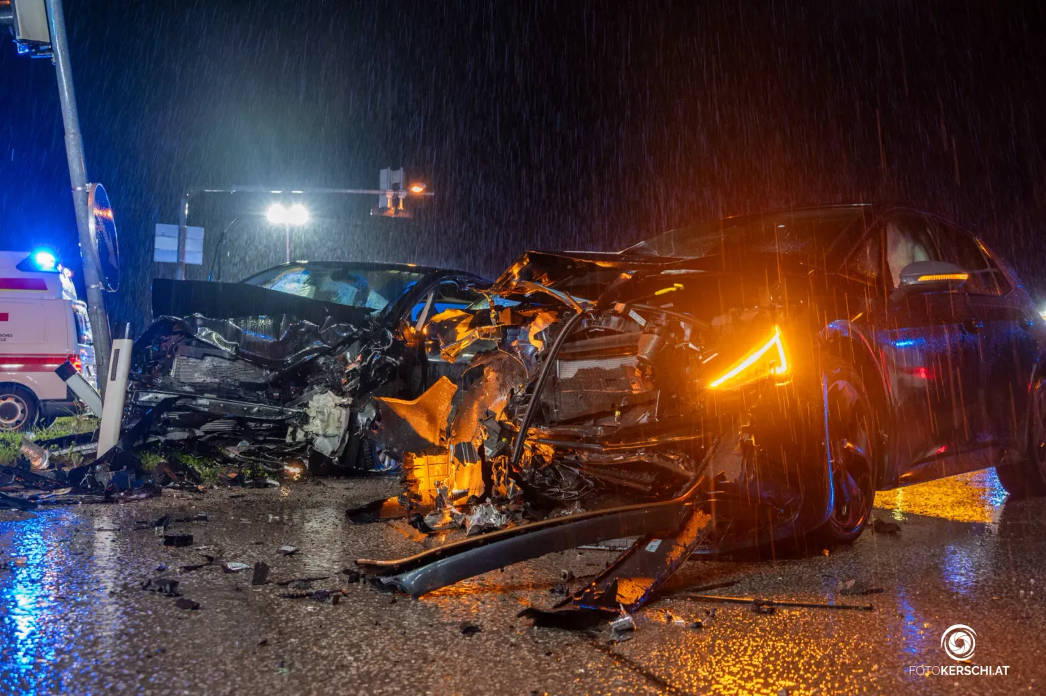 Ein schwerer Verkehrsunfall forderte im Bezirk Gmunden am Samstag fünf Verletzte.
