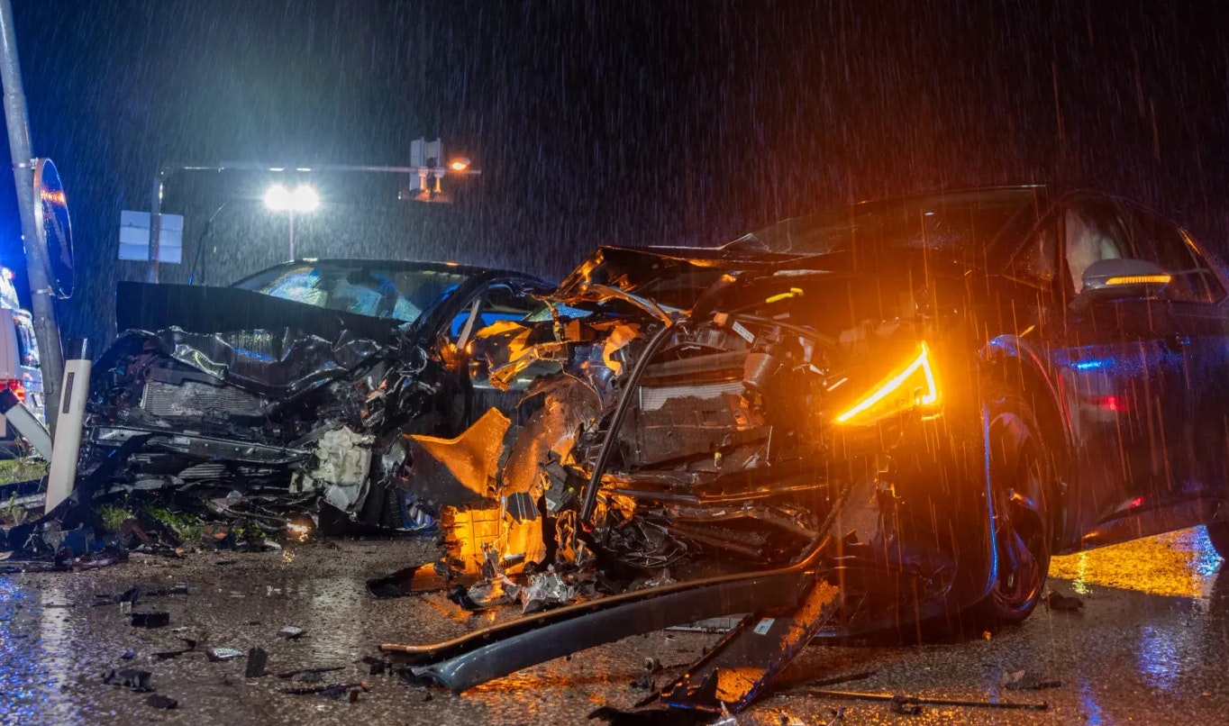 Ein schwerer Verkehrsunfall forderte im Bezirk Gmunden am Samstag fünf Verletzte.