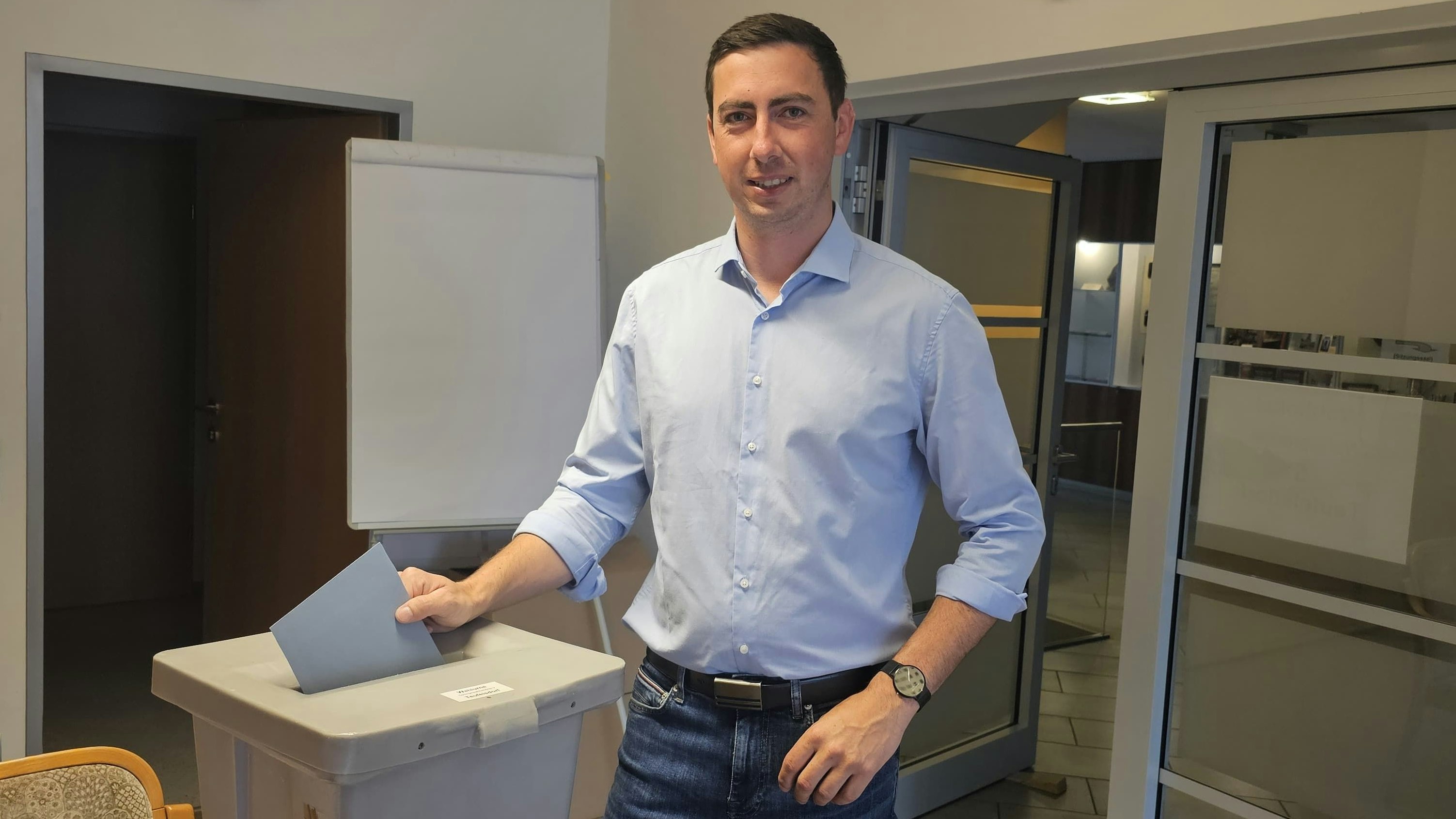 Alexander Bernhuber ging im Gemeindeamt in Kilb wählen.