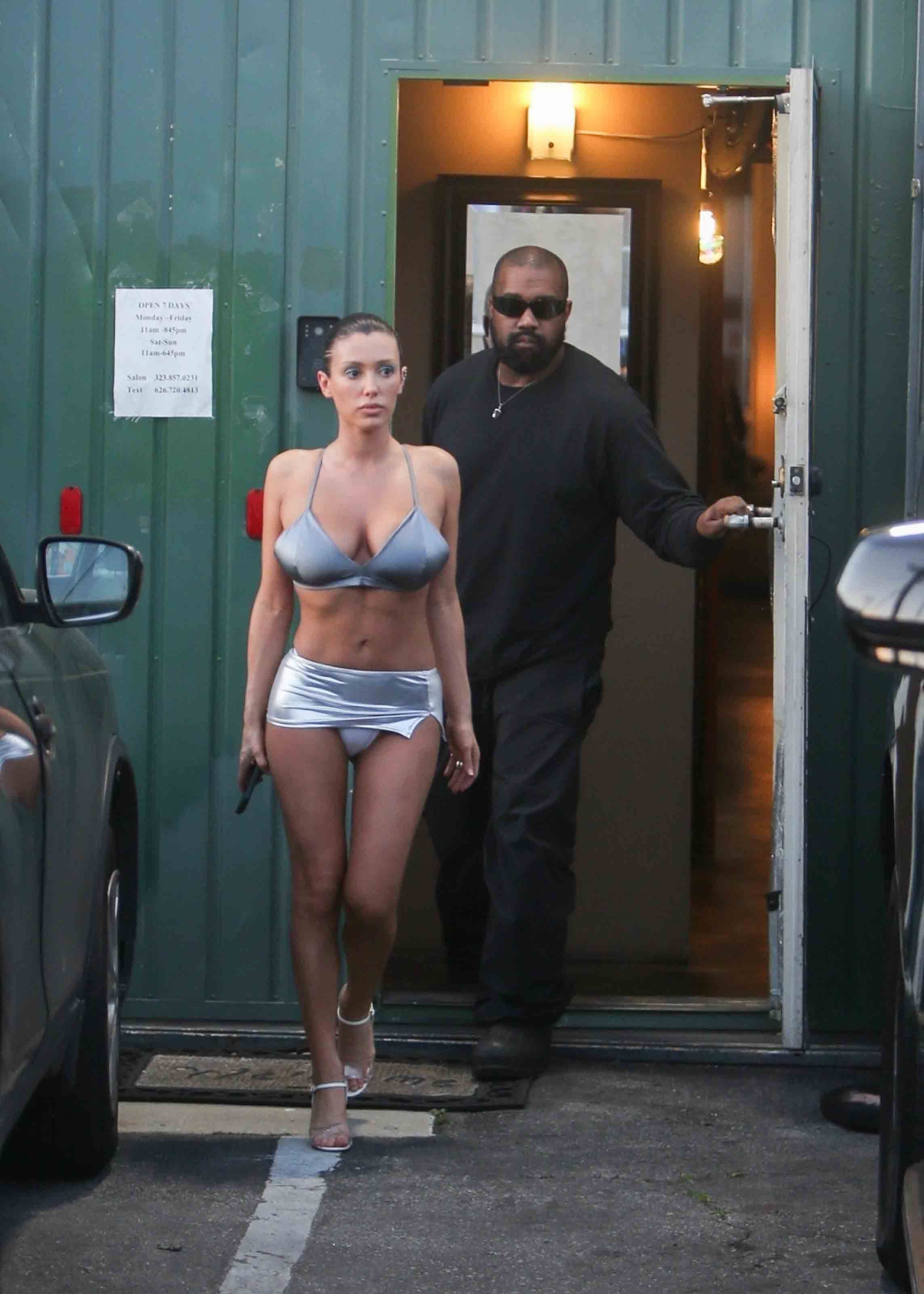 Dokumente einer neuen Klage enthüllen schockierende Anschuldigungen über Kanyes Beziehung zu seiner 29-jährigen Ehefrau Bianca Censori.