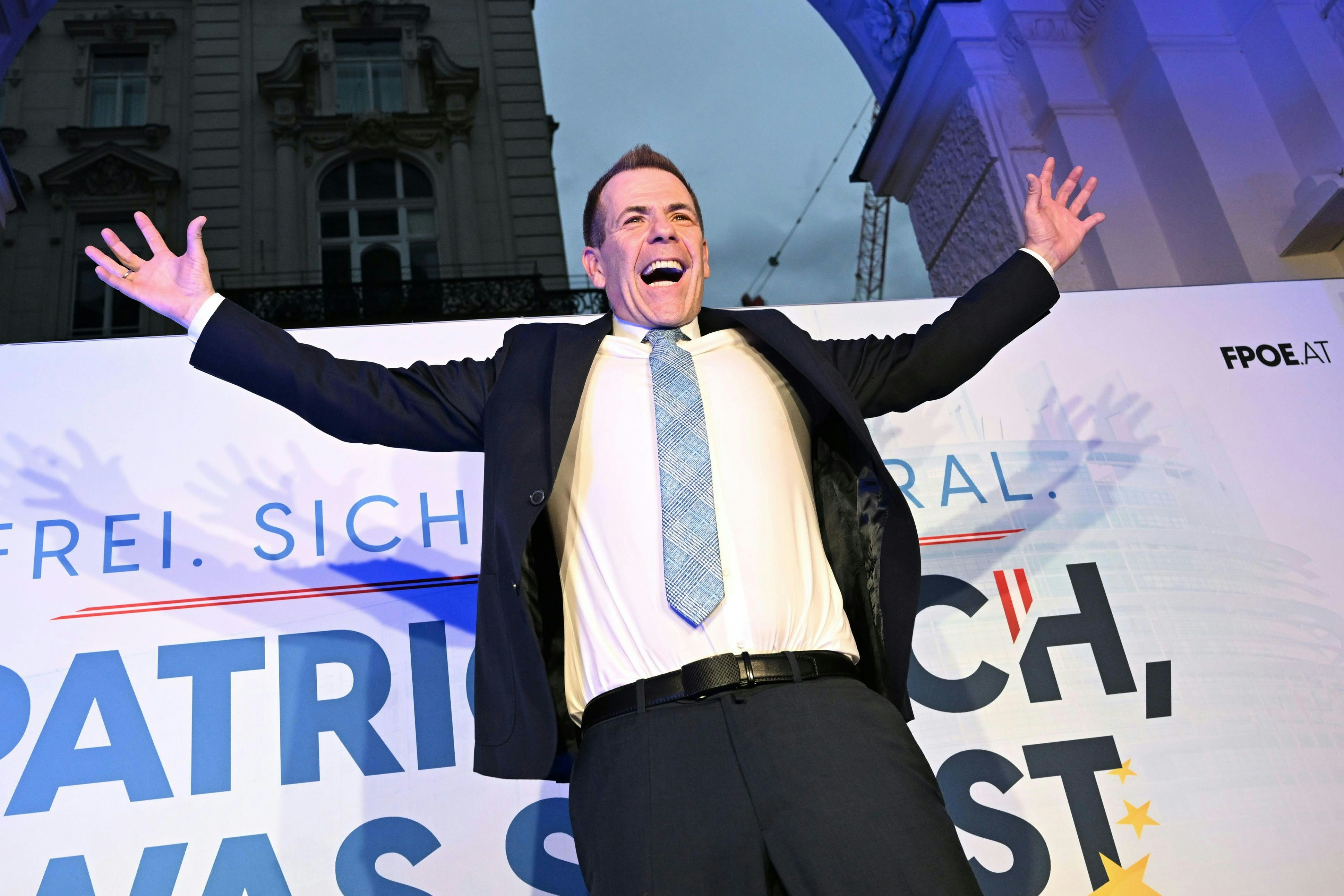 Harald Vilimsky bei der FPÖ-Wahlparty, zu diesem Zeitpunkt wurden noch 27 Prozent bejubelt