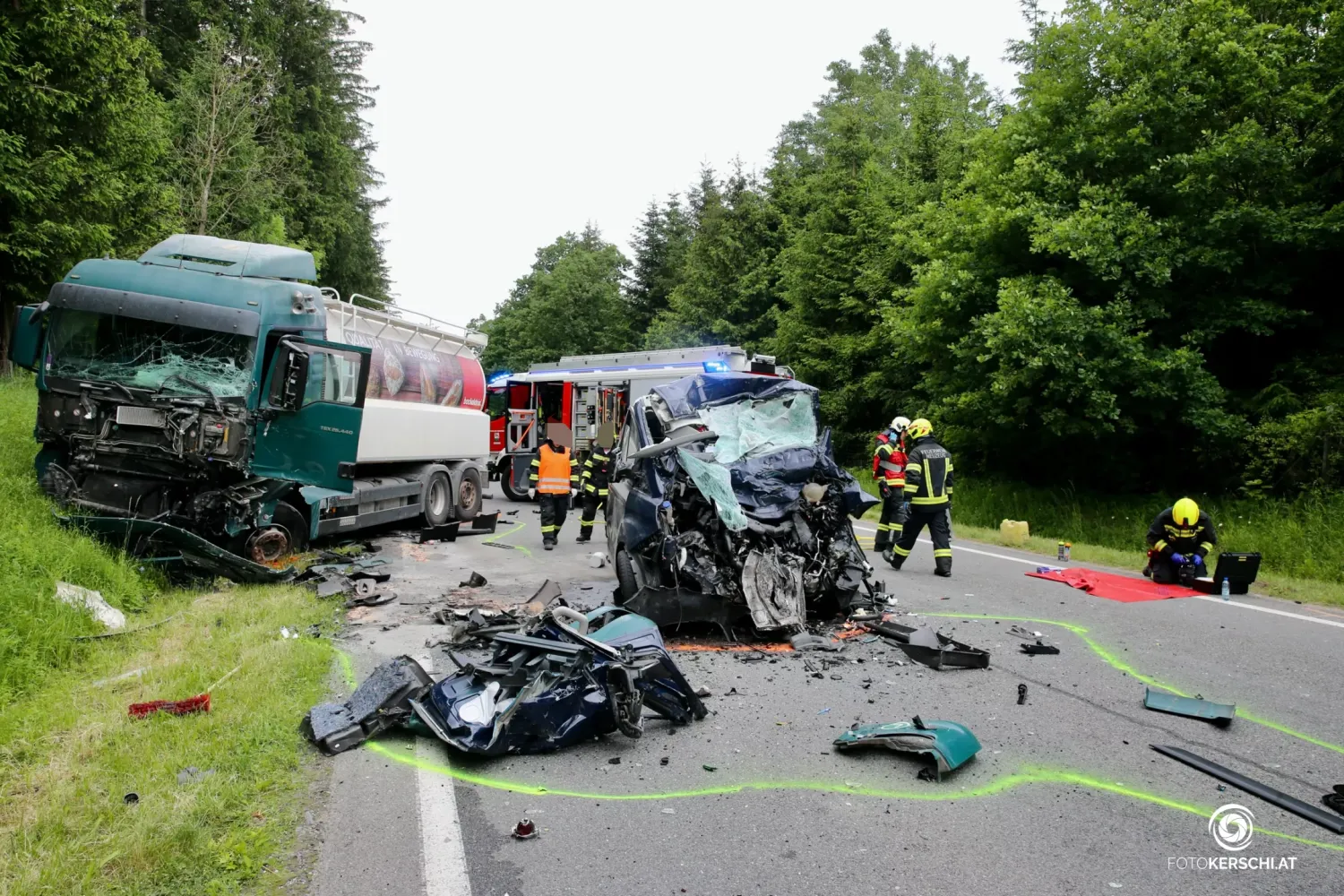 Die Bilder des schweren Verkehrsunfalls erschüttern bis heute – fünf Kinder verloren an diesem Tag ihren Vater.