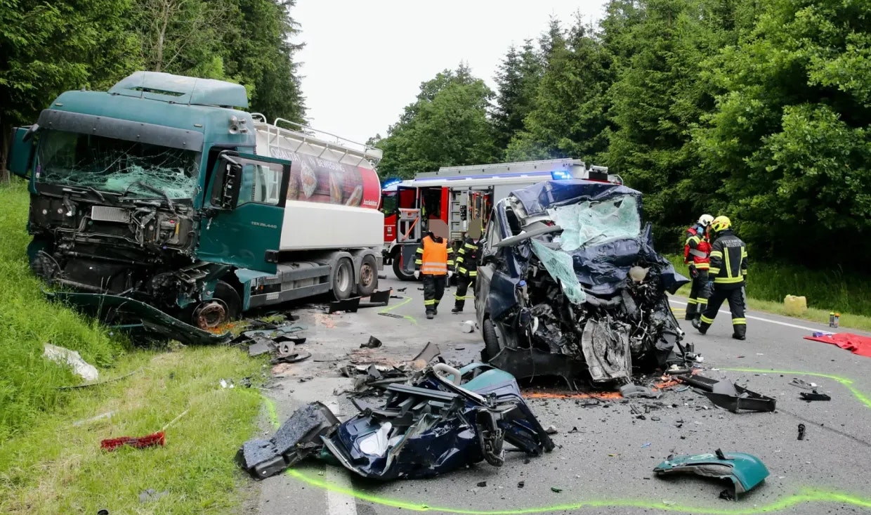 Die Bilder des schweren Verkehrsunfalls erschüttern bis heute – fünf Kinder verloren an diesem Tag ihren Vater.