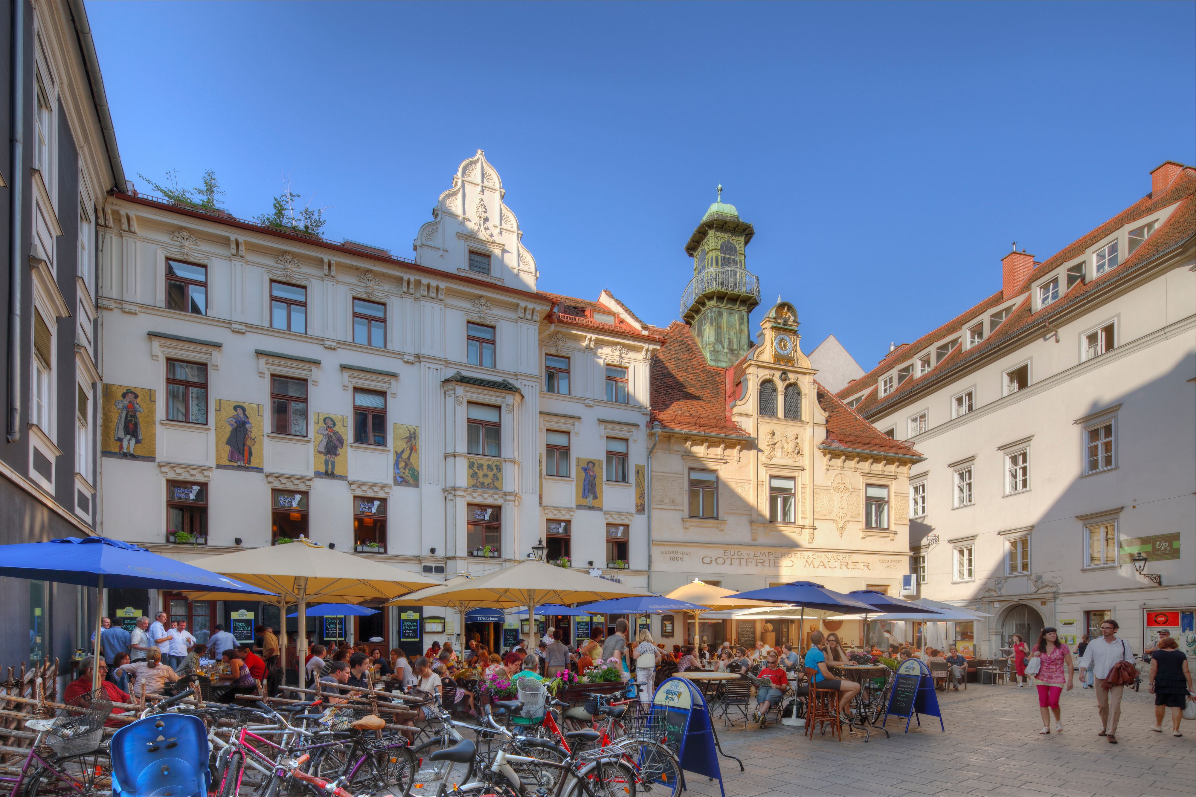 In einem Café am Grazer Glockenspielplatz kam es zu einem blutigen Angriff.
