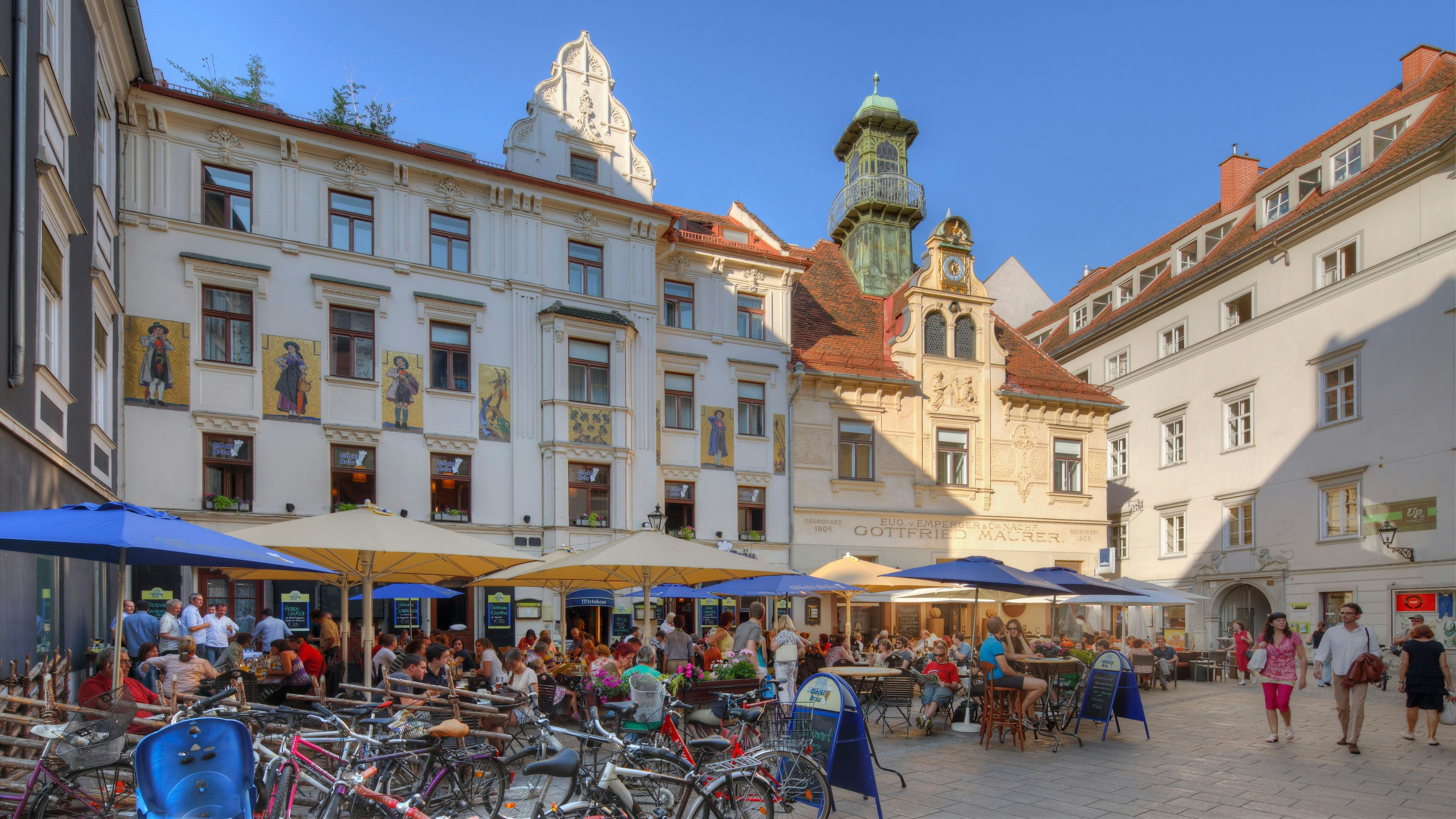 In einem Café am Grazer Glockenspielplatz kam es zu einem blutigen Angriff.