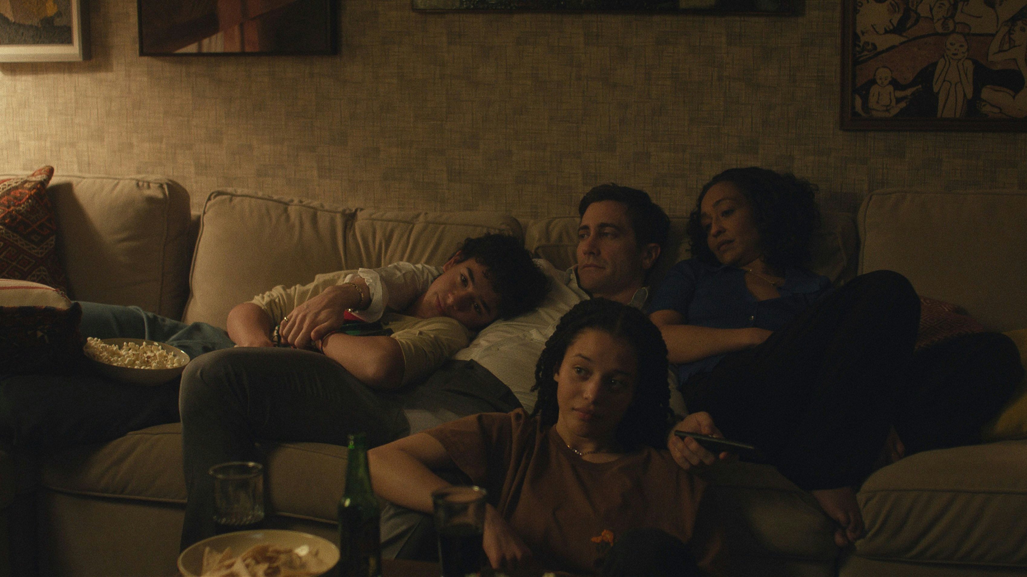 Rusty (Jake Gyllenhaal), Barbara (Ruth Negga), Jaden (Chase Infiniti) und Kyle (Kingston Rumi Southwick) führen ein an sich beschauliches Familienleben