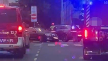 Der Verkehrsunfall sorgte für einen Feuerwehr- und Polizeieinsatz.