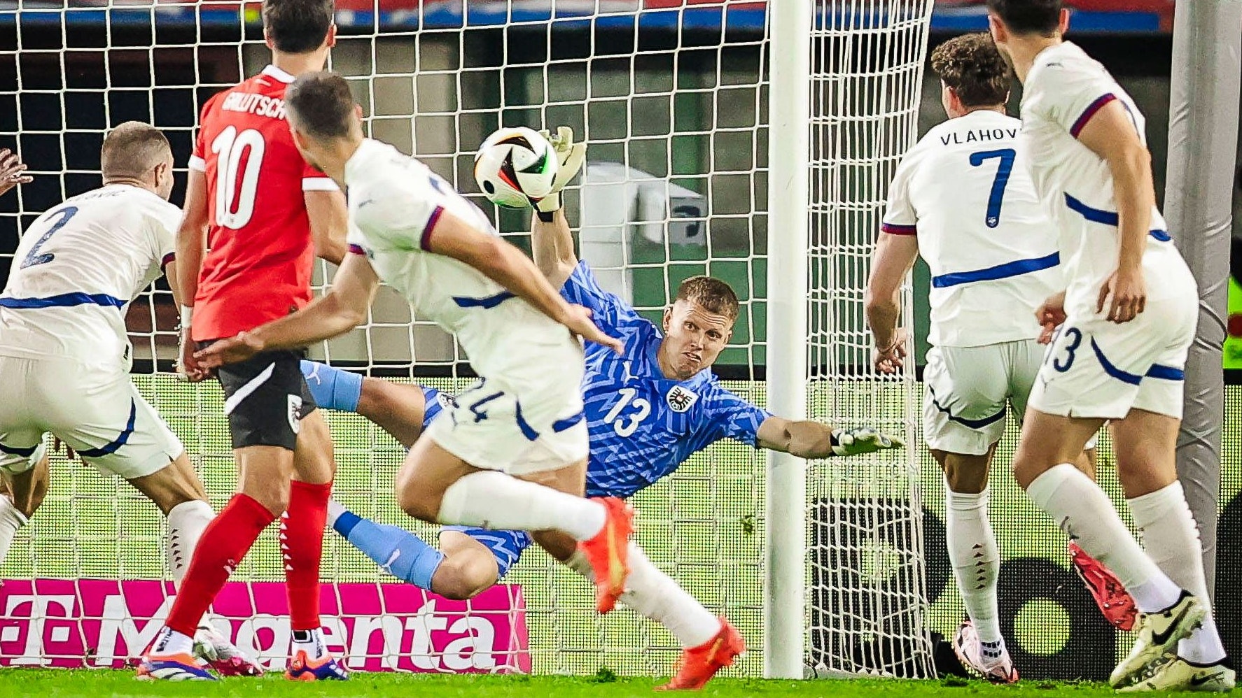 Patrick Pentz beim Testsieg gegen Serbien in Wien.