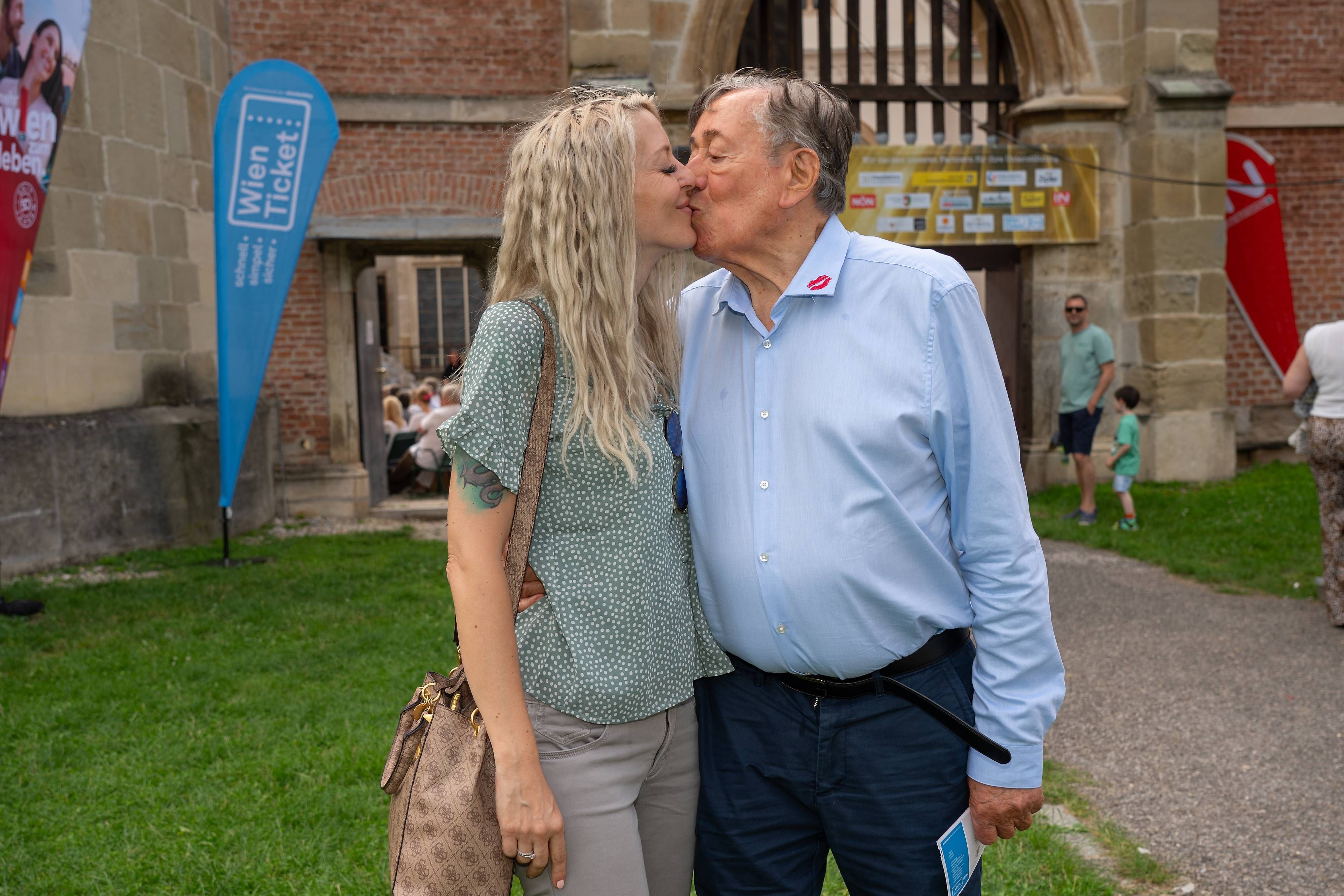 Bussi, Bussi: Simone und Richard Lugner demonstrierten bei der 