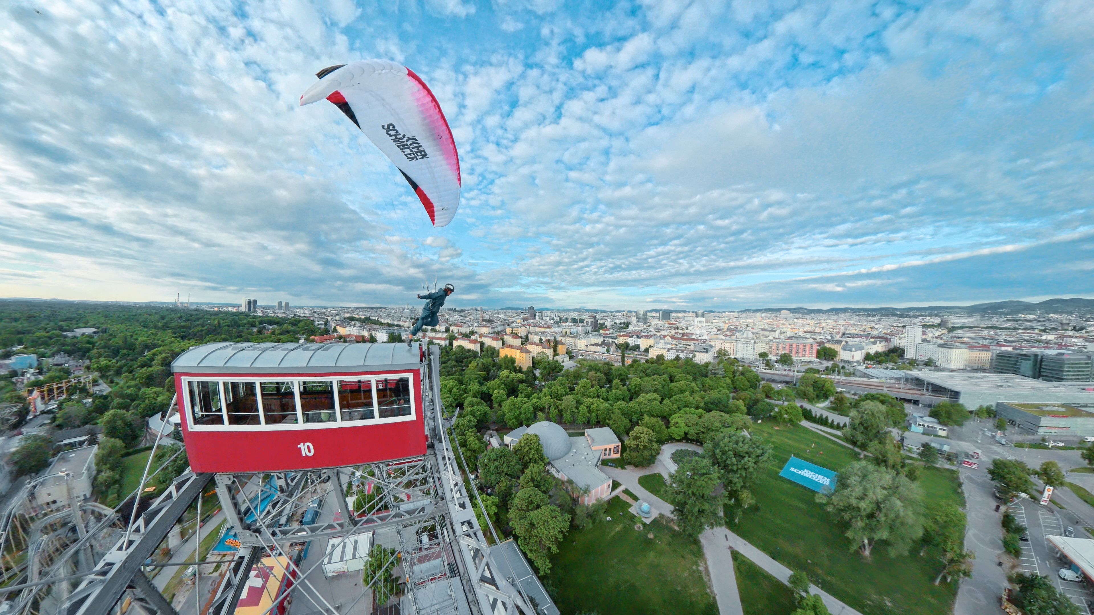 Einen ganz besonderen Stunt wagte der oberösterreichische Extremsportler Roland Brunnbauer.