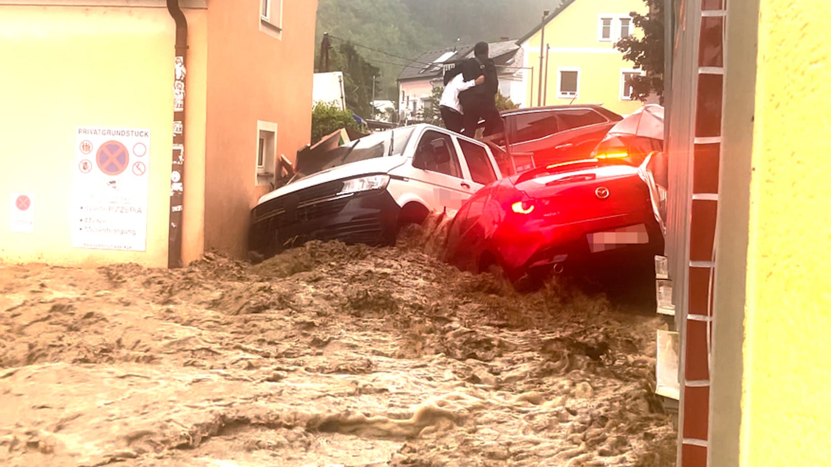 Die katastrophale Sturzflut im steirischen Deutschfeistritz,&nbsp;Bezirk Graz-Umgebung, am 8. Juni 2024 fordert beinahe Menschenleben.