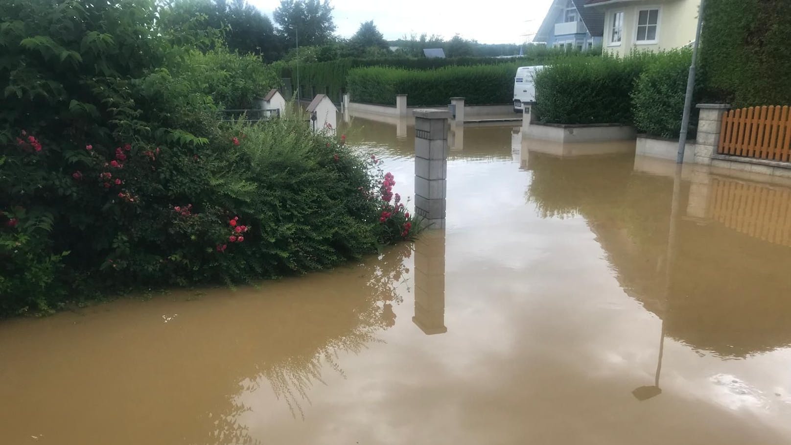 In der Nacht auf Sonntag ist es im Bezirk Oberwart zu schweren Unwettern gekommen. Aufgrund zahlreicher Überflutungen wurde sogar der Katastrophenfall ausgerufen.