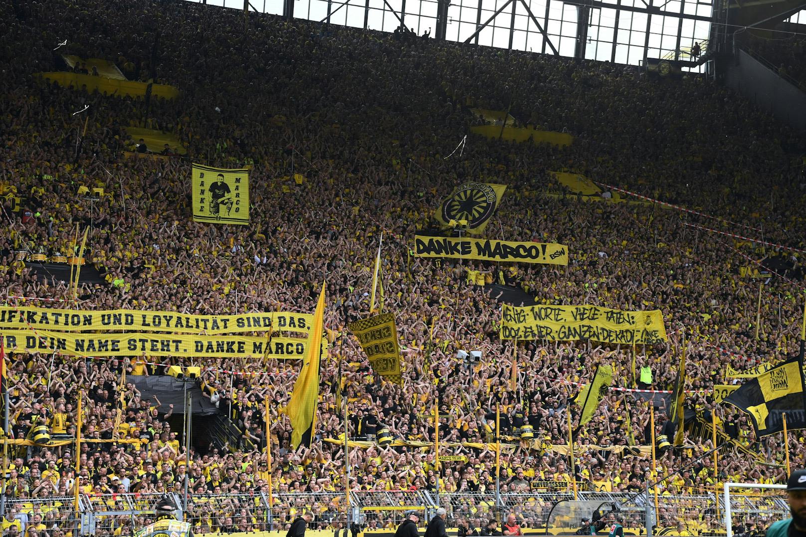 Bekannt ist das Stadion vor allem durch die Südtribüne. "Die gelbe Wand" ist eine der eindrucksvollsten Fankurven Europas. Platz bietet das Stadion für 62.000 Menschen. Im Heimstadion des BVB werden vier Gruppenspiele, ein Achtelfinale sowie ein Halbfinale ausgetragen.