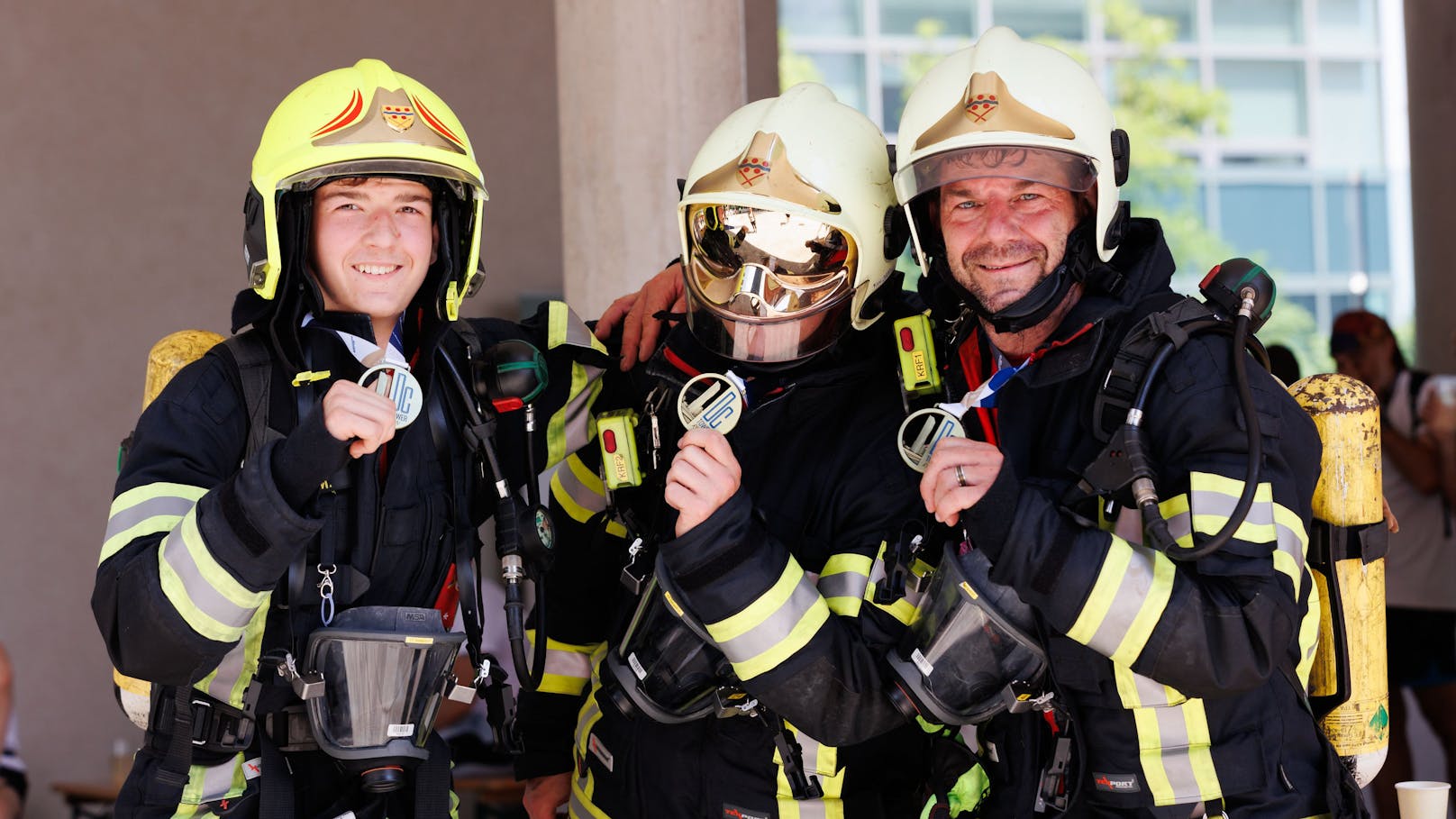 Sie legten 1.572 Stufen in Rekordzeit zurück. Hier im Bild: Einsatzkräfte der Freiwilligen Feuerwehr.