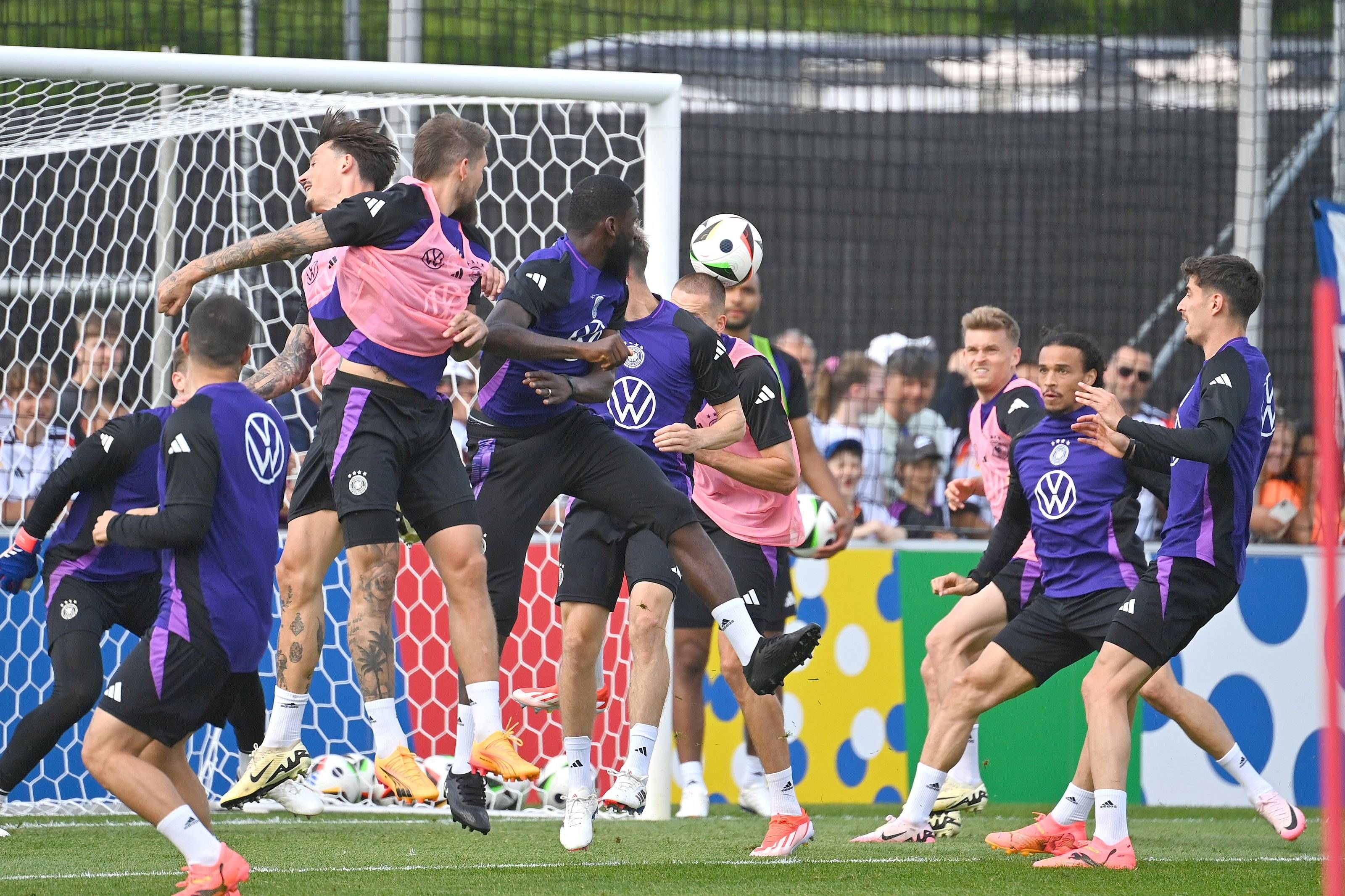 Nach einem Kopfballduell gerieten Antonio Rüdiger und Niclas Füllkrug aneinander.