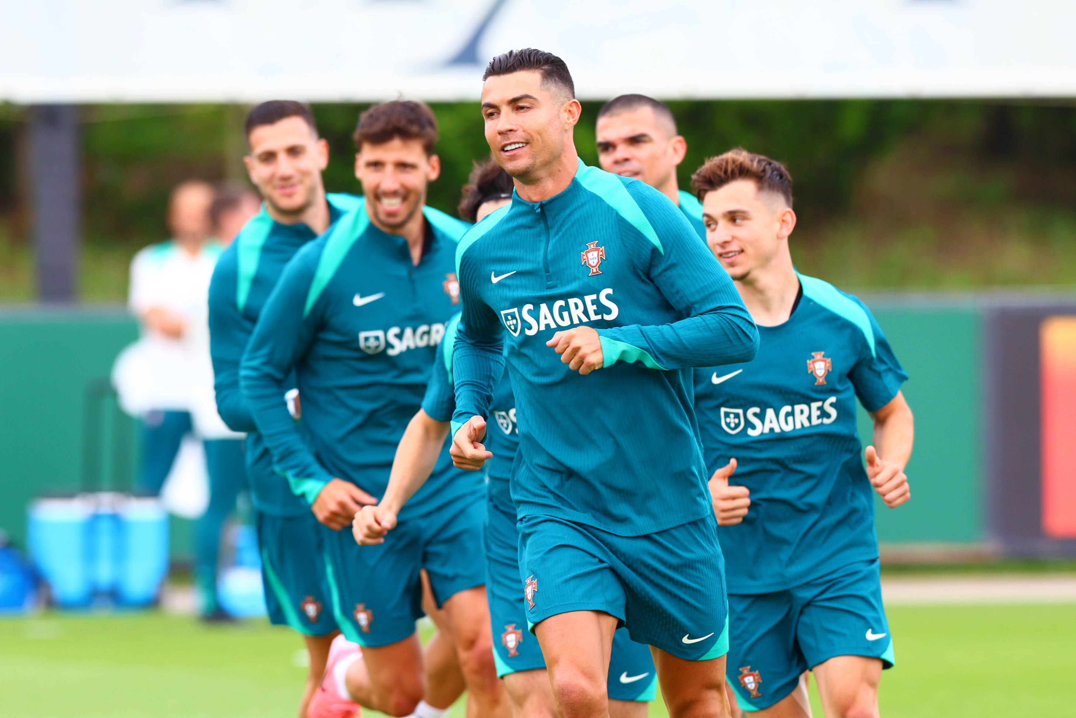 Cristiano Ronaldo ist auch mit 39 Jahren noch der Kapitän von Portugal.