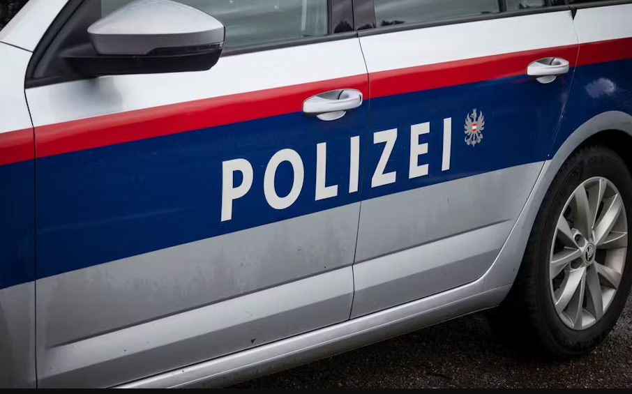 Die Polizei nahm einen Einbrecher in Achau fest.