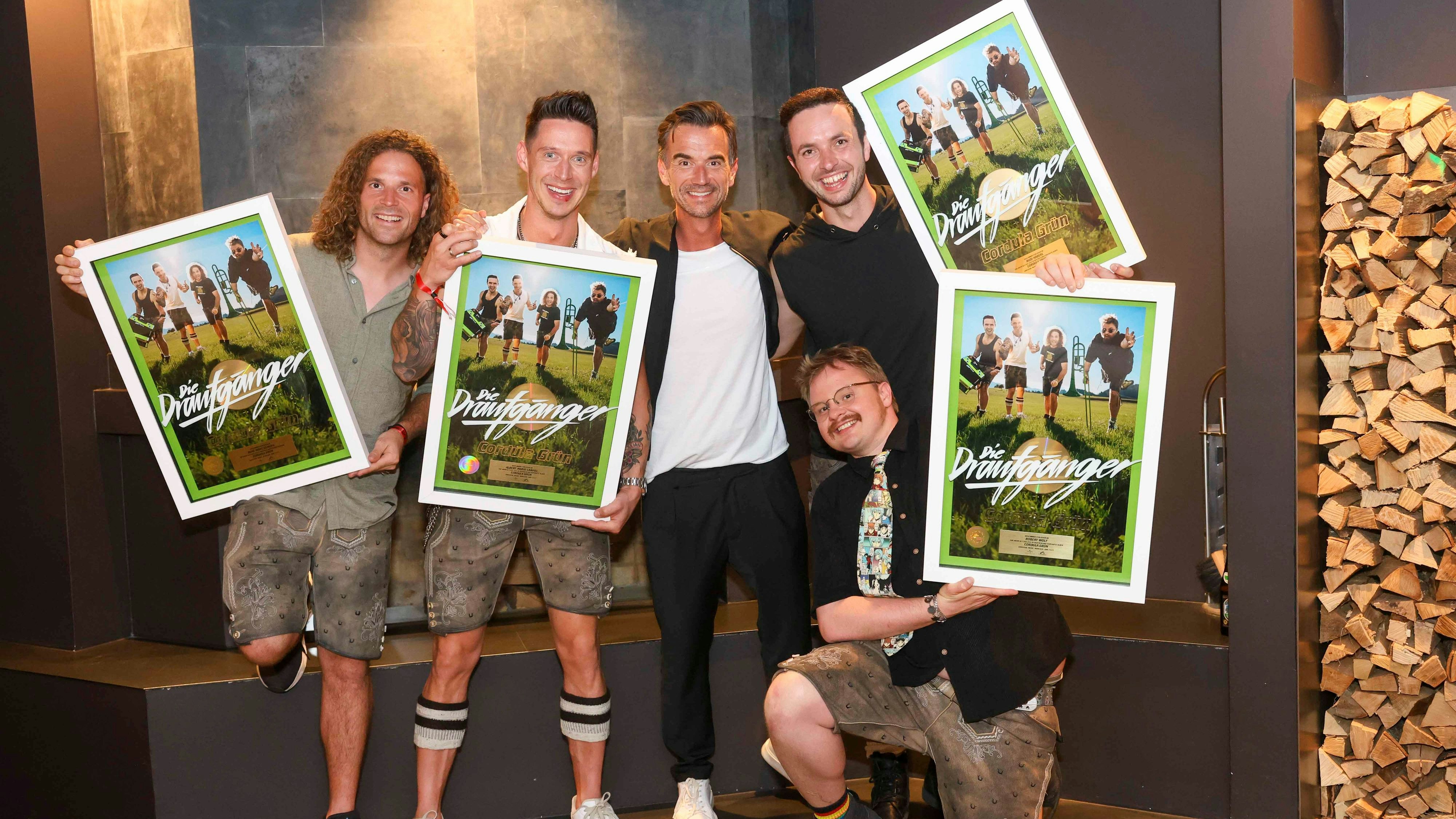 <strong>Florian Silbereisen</strong> überreichte den Draufgängern Edelmetall für "Cordula Grün".