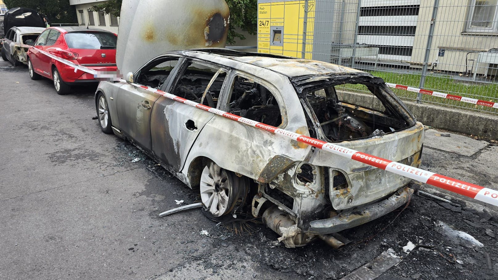 In Linz wurden in der Nacht auf Mittwoch mehrere Autos angezündet.