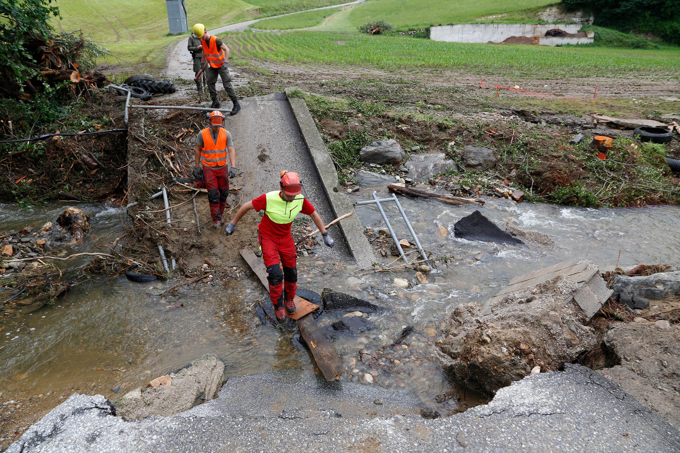 Viele Arbeitnehmer können ihren Arbeitsplatz nicht erreichen&nbsp;– etwa, wenn Straßen wegen Hochwasser oder Muren nicht befahrbar sind oder öffentliche Verkehrsmittel ausfallen.