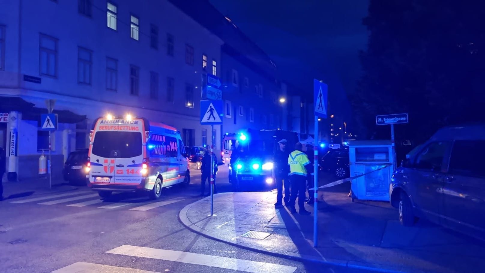 Am Dienstagabend fielen in der Schwaigergasse in Floridsdorf Schüsse. Ein Polizist schoss auf einen Angreifer, auch eine Frauenleiche wurde entdeckt.