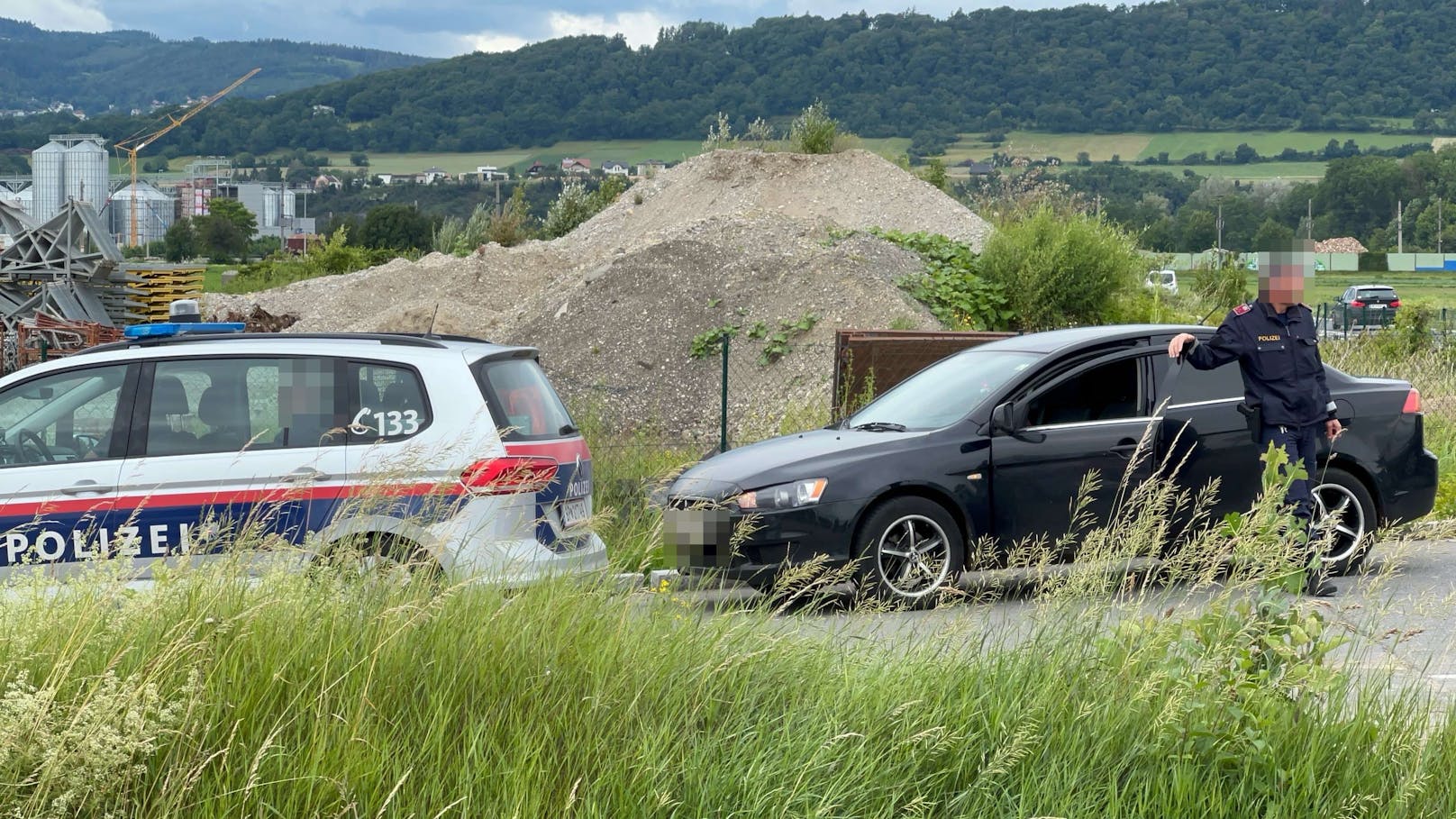 Die zwei Verdächtigen wurden festgenommen.