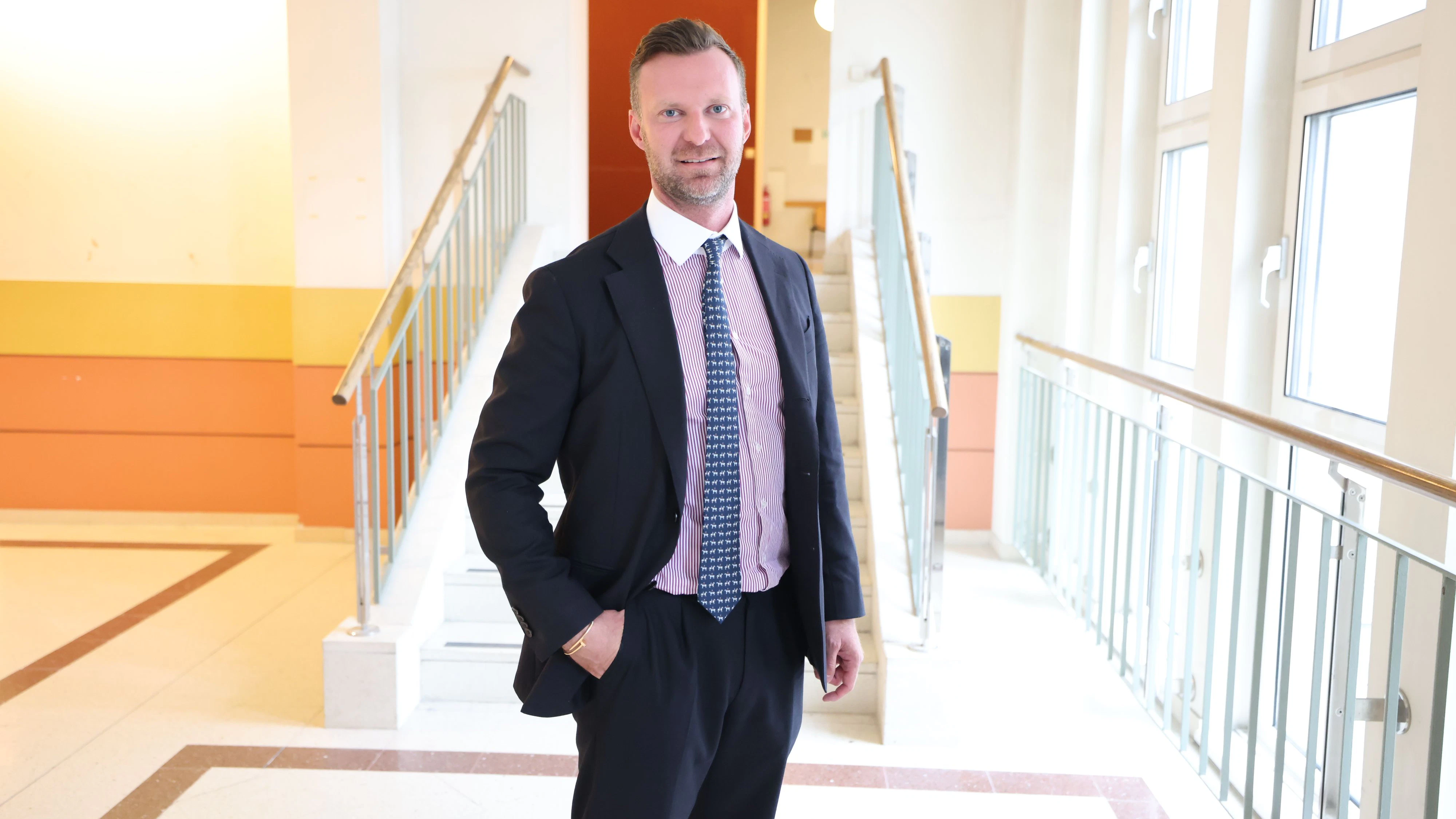 Top-Anwalt Philipp Wolm verteidigte den Angeklagten am Wiener Landl.