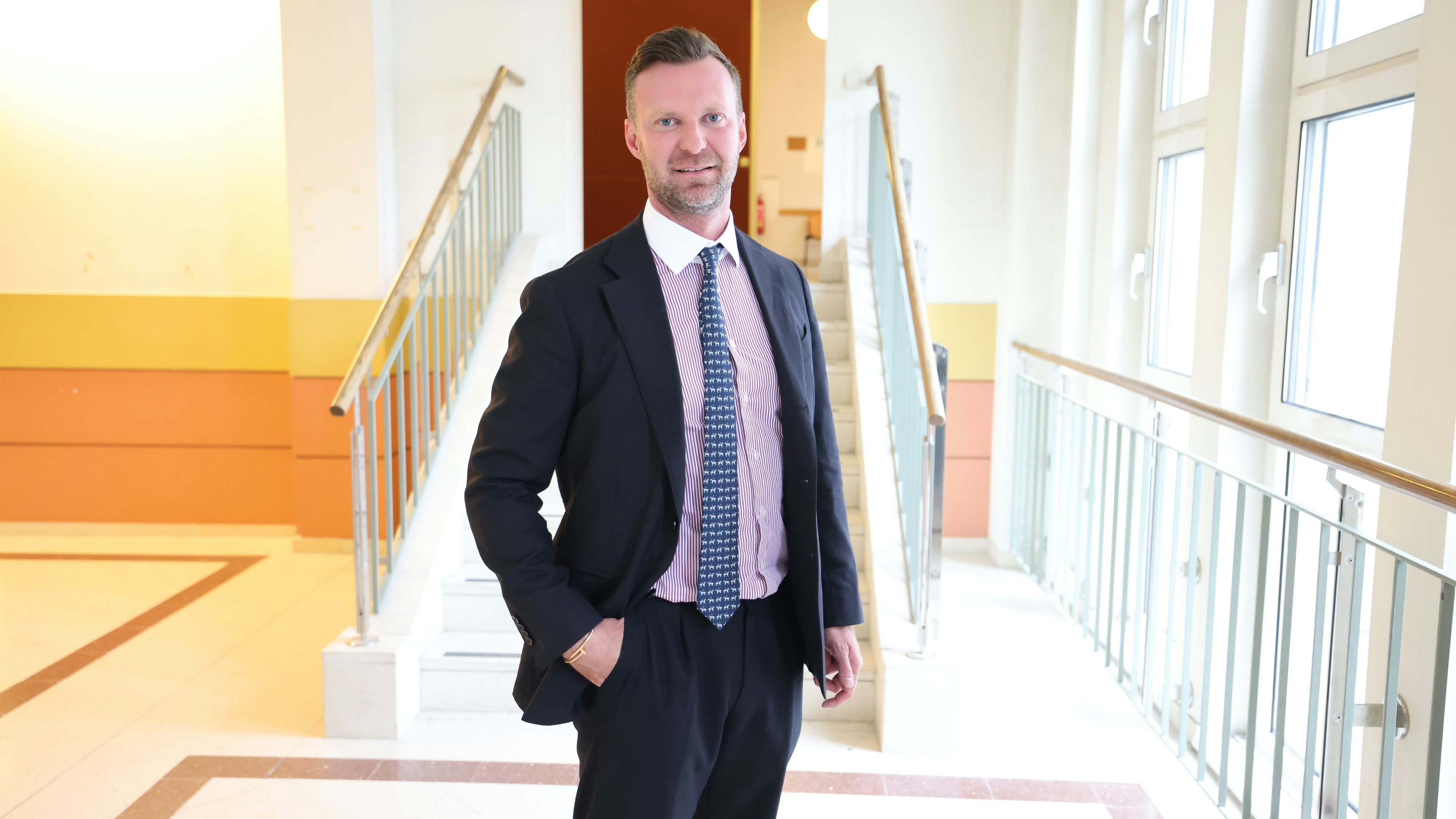 Star-Anwalt Philipp Wolm verteidigte die Verdächtige.