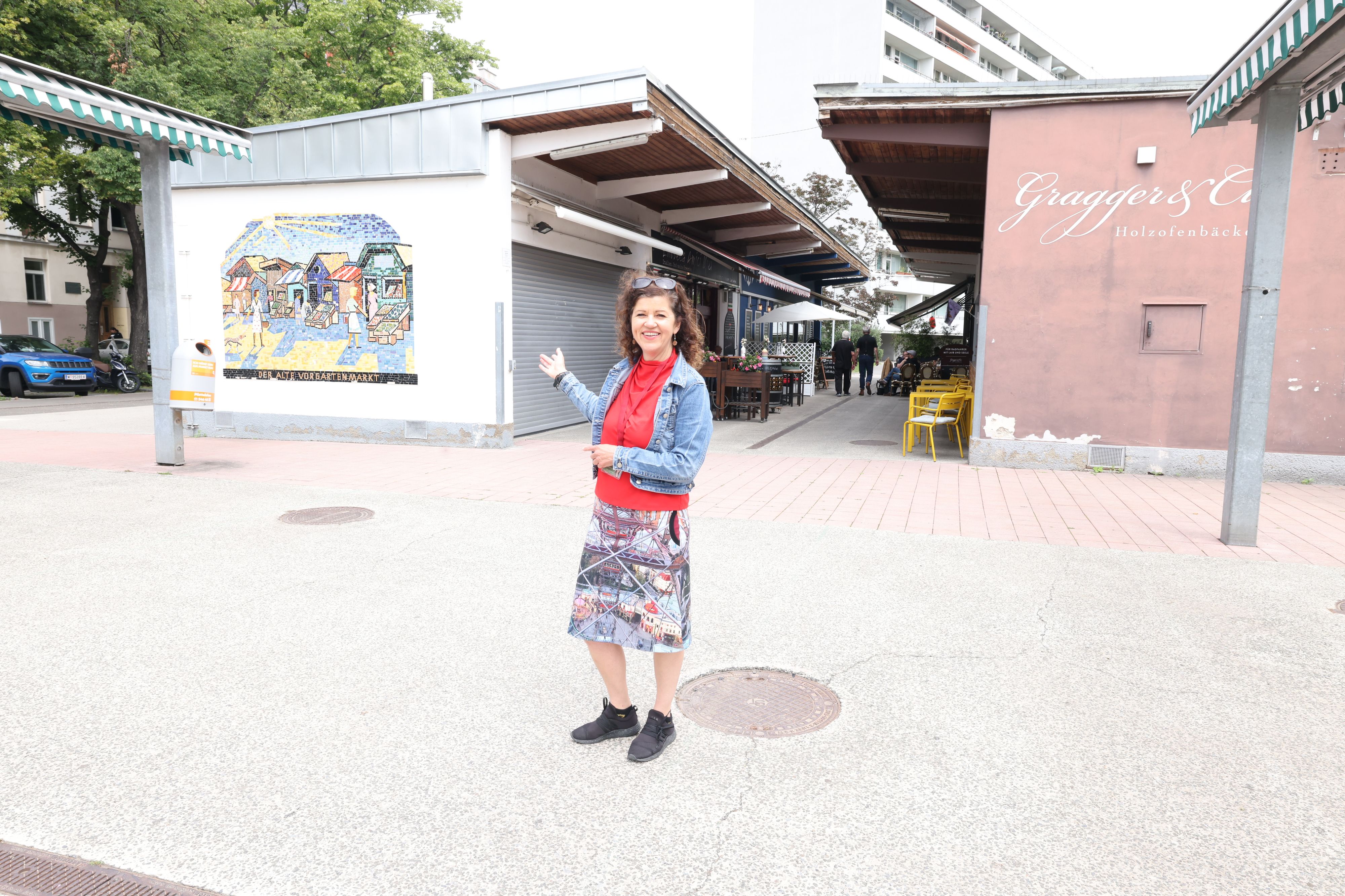 Bei ihrer Recherche lässt Annemarie Geiger keinen Stein auf dem anderen und sucht überall nach Informationen.