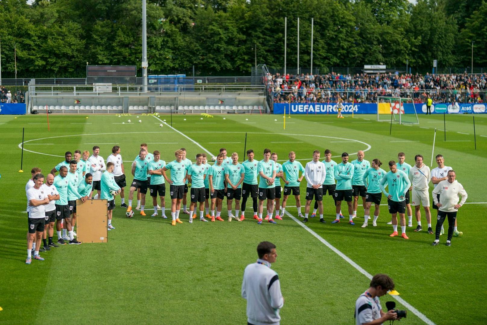 Anpfiff für die EURO! Österreichs Fußball-Nationalteam hat am Mittwochabend erstmals in Berlin trainiert. 