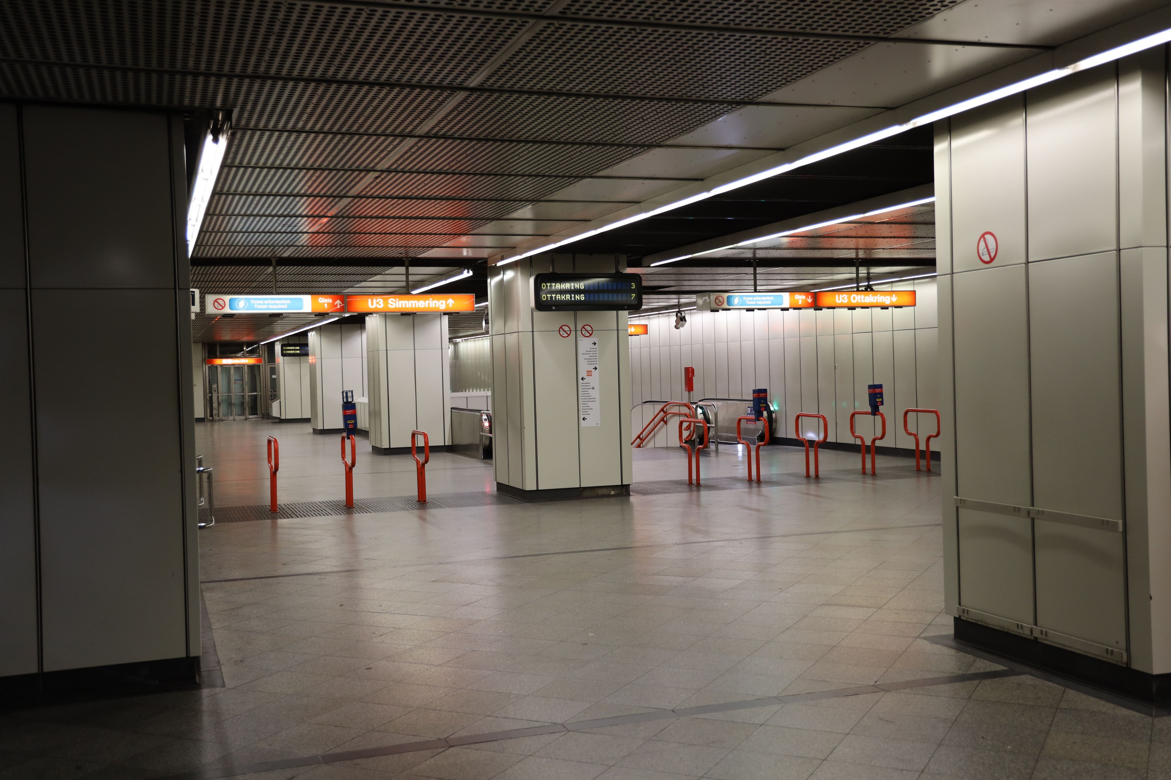 Im Bereich der Ubahnstation Neubaugasse kam es zu einem Raubversuch. (Symbolbild)