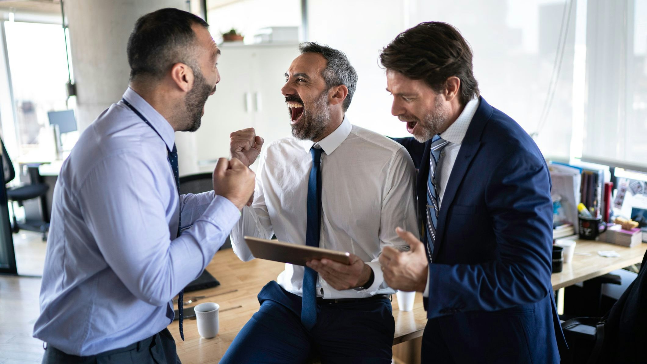 Wenn trotz Verbots geschaut bzw. gestreamt wird, darf der Arbeitgeber das Einkommen kürzen.