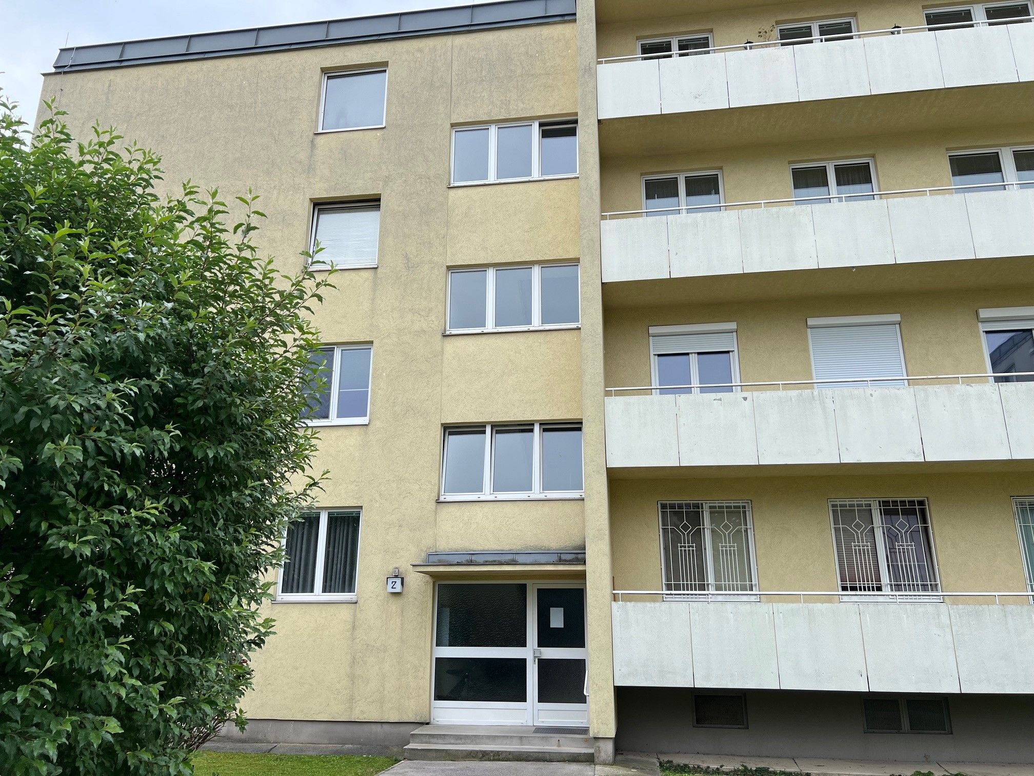 In diesem Haus soll die 37-Jährige auf den Bad Vöslauer eingestochen haben