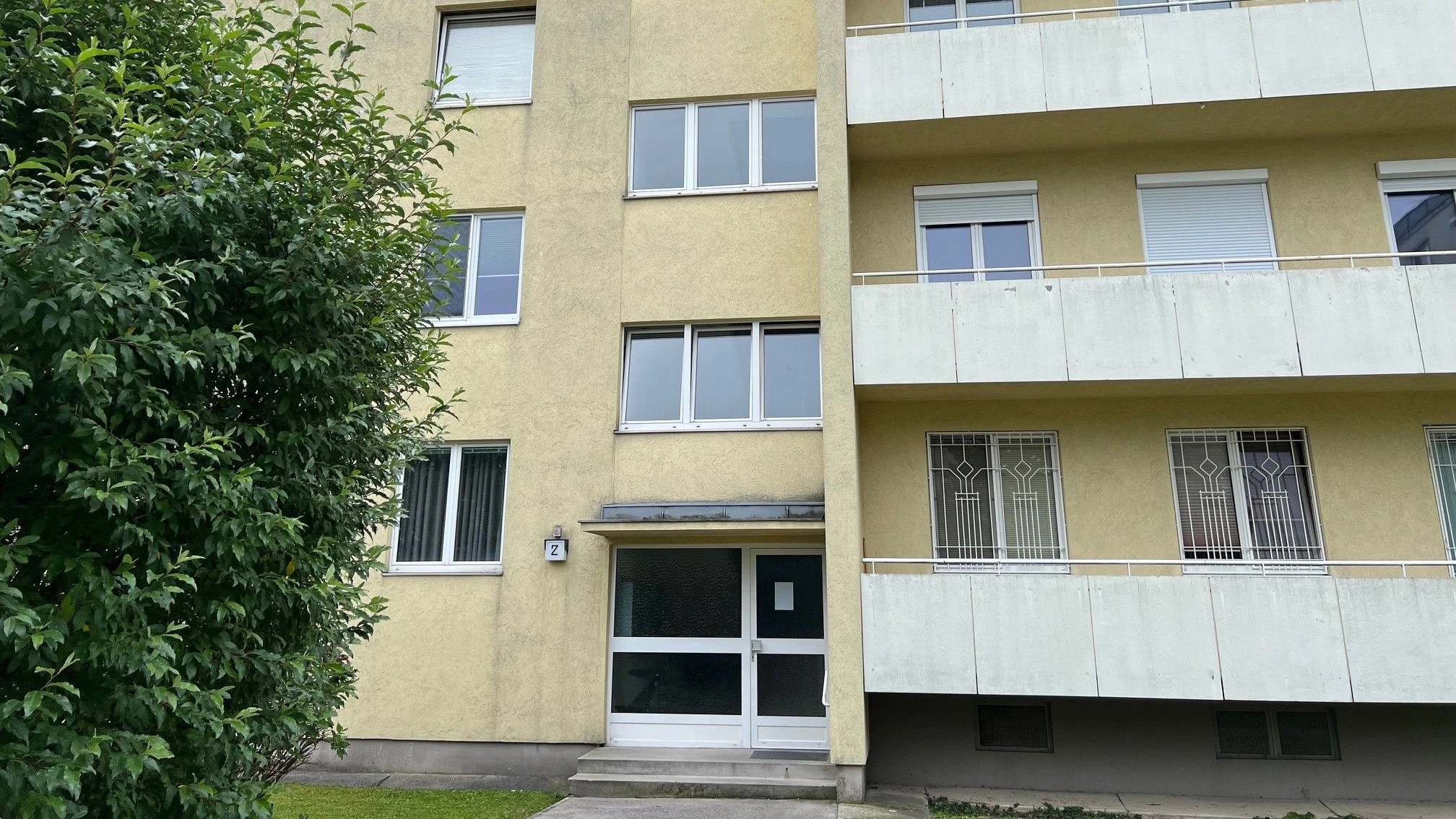 In diesem Haus soll die 37-Jährige auf den Bad Vöslauer eingestochen haben
