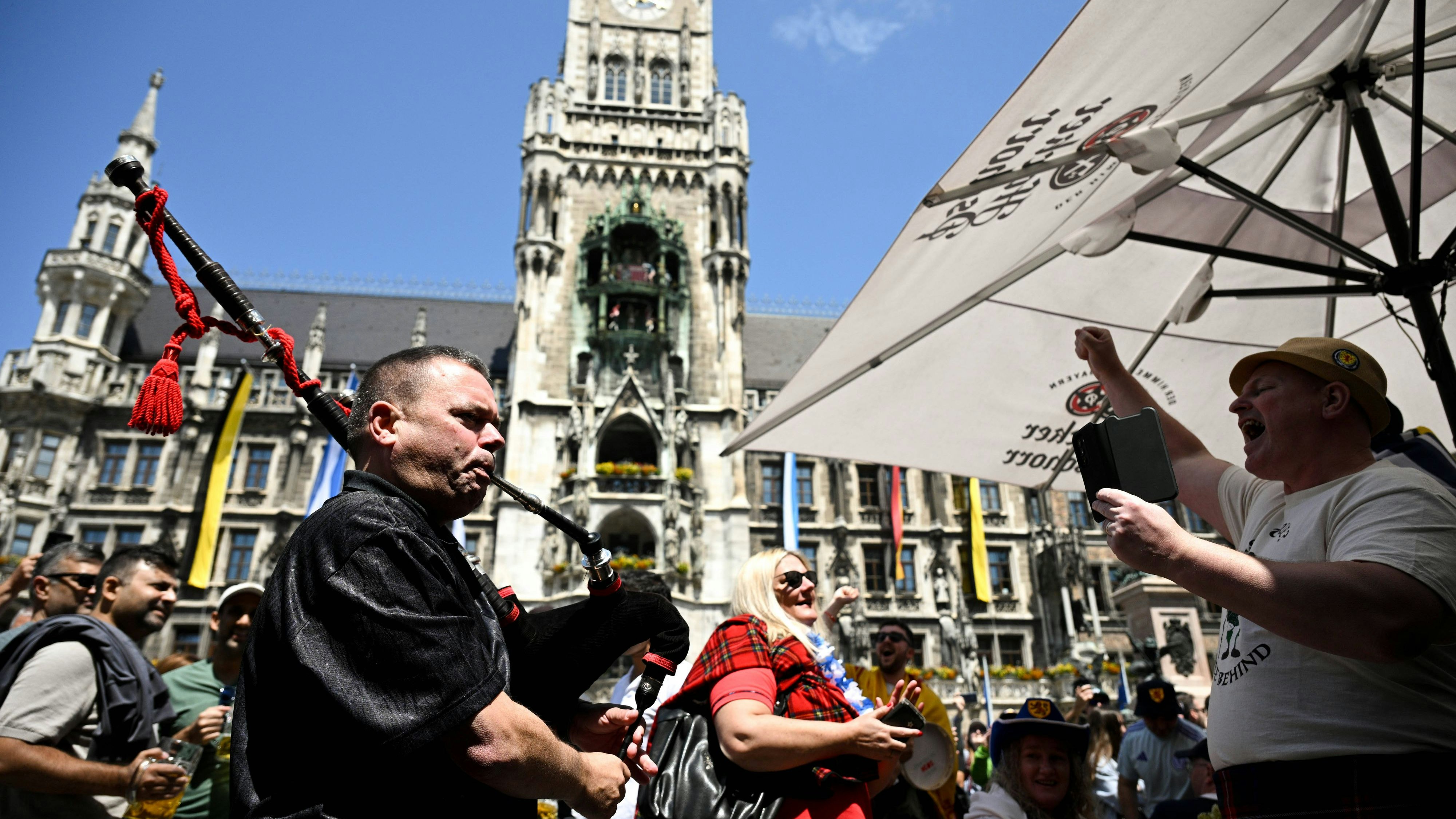 Schottische Fans vor dem Eröffnungsspiel in München.