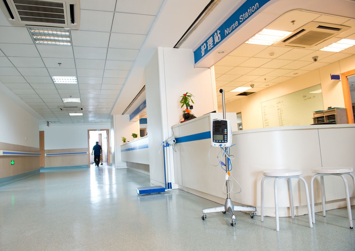 Schlechte Bezahlung, zu viel Stress - immer mehr hängen den Pflegeberuf an den Nagel.